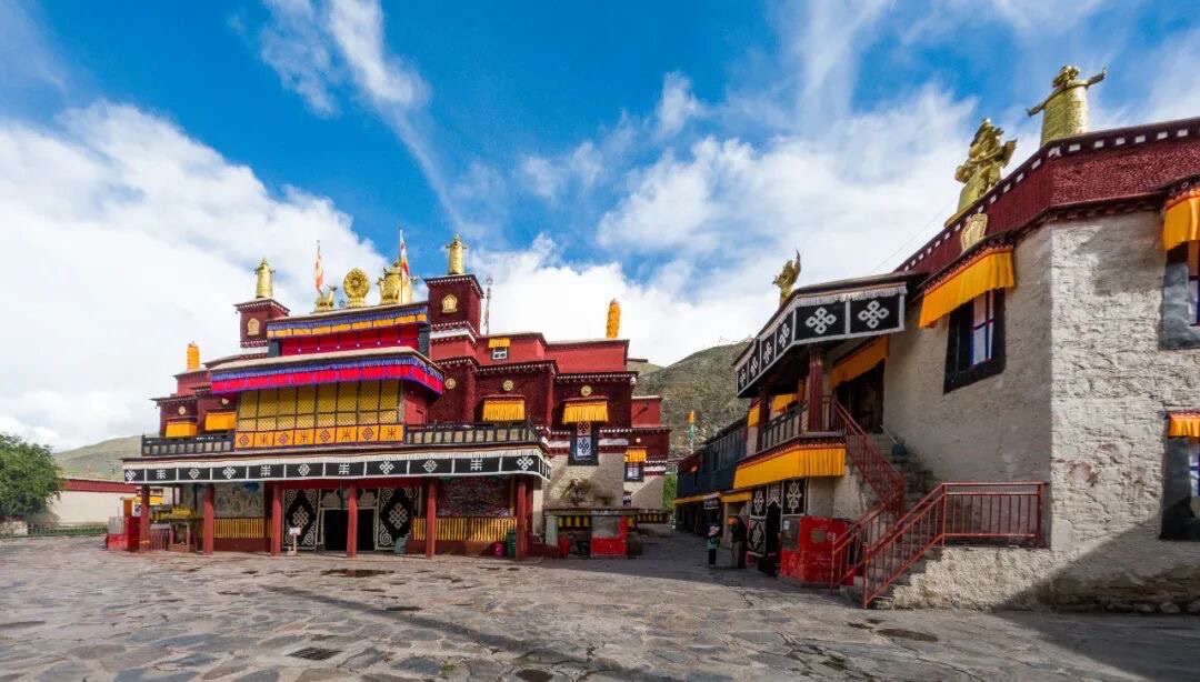 拉隆寺实景照片