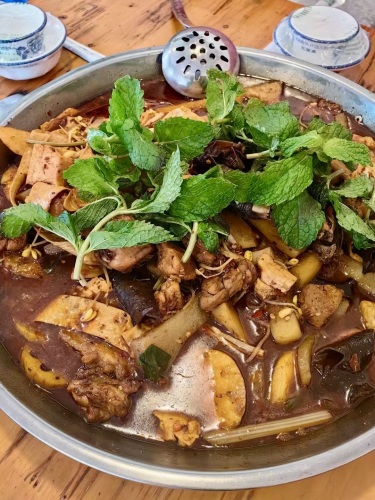 读书铺酸笋鸡火锅(玉溪店)