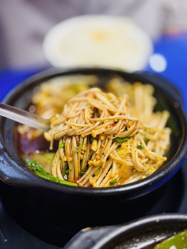 川菜砂锅店