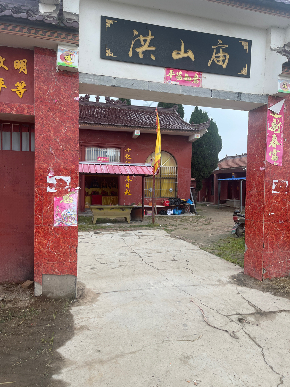 洪山庙实景照片