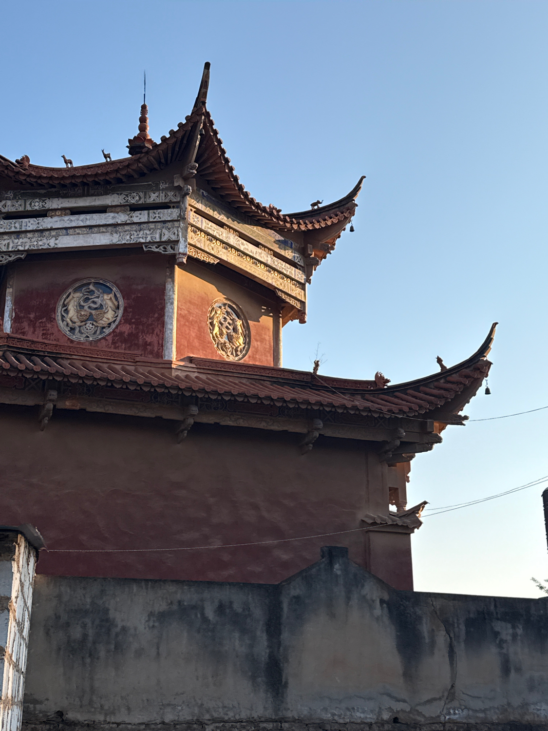 西寺庙实景照片