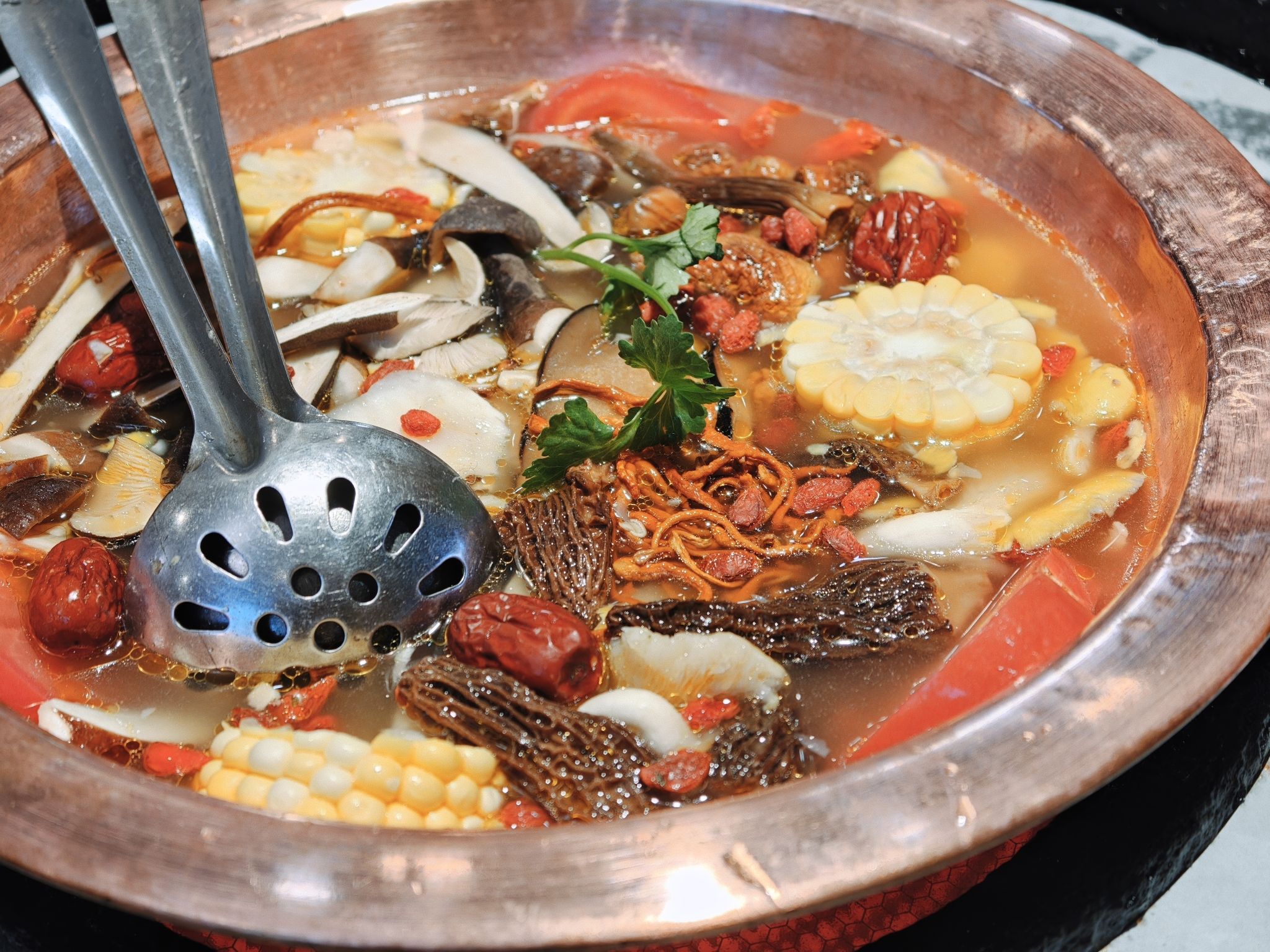 德吉康巴铜锅牦牛肉·野生菌