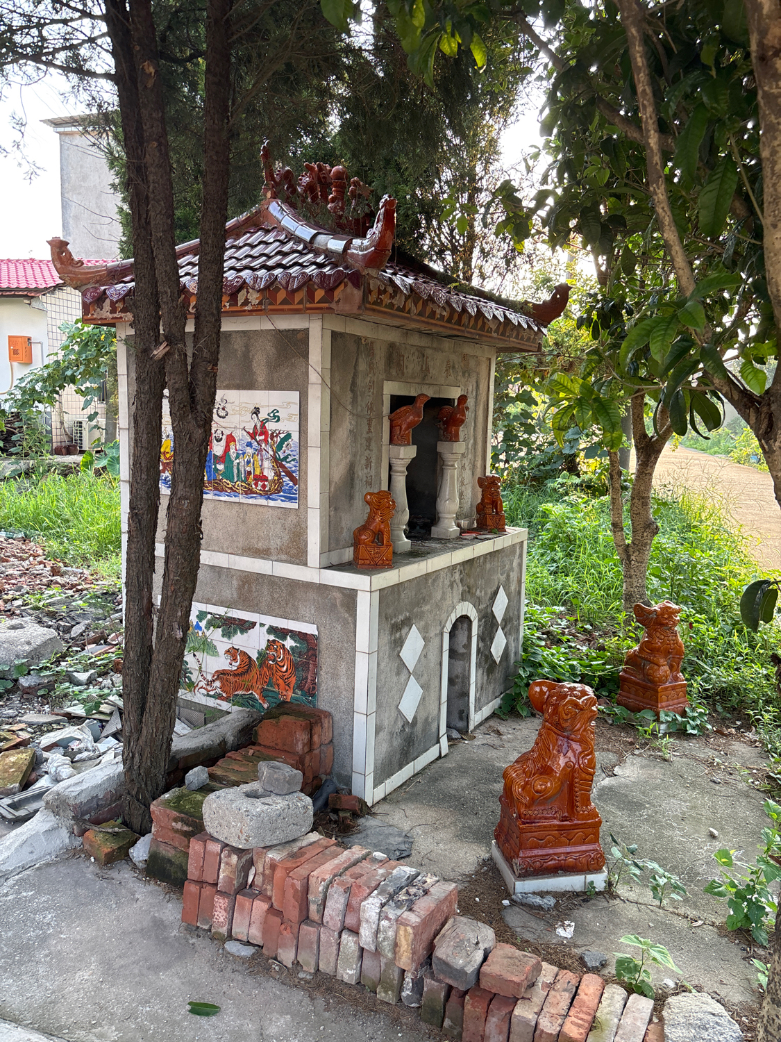 子母城村第十村土地庙实景照片