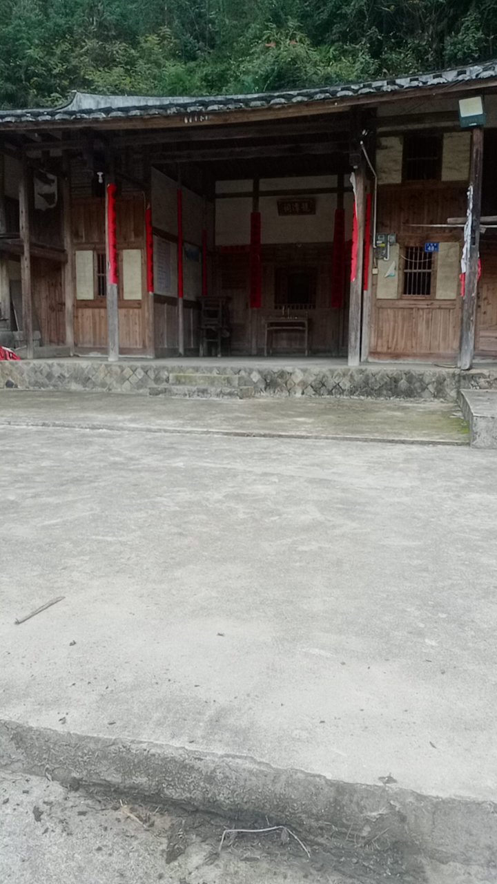 三坊村炉山龙潭祠实景照片
