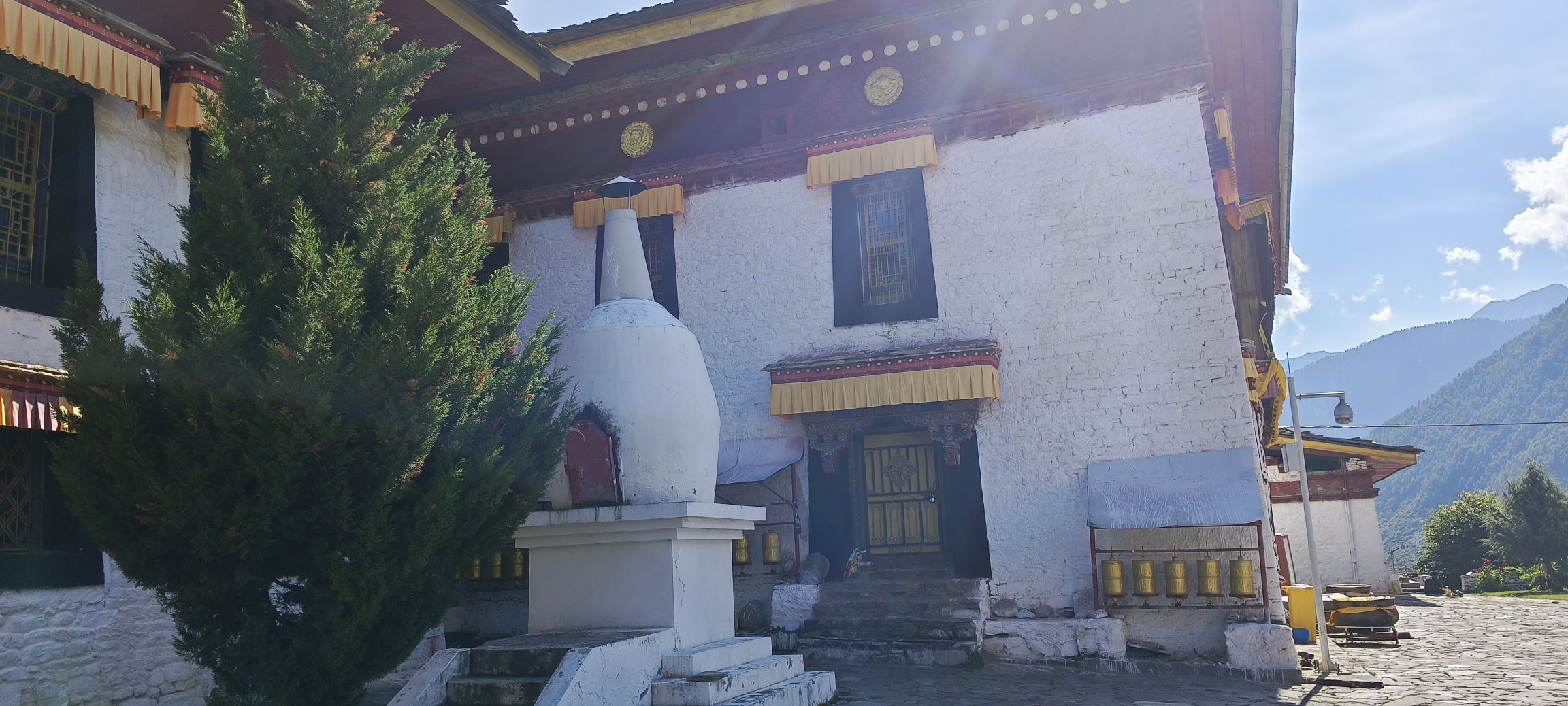 羌纳寺实景照片