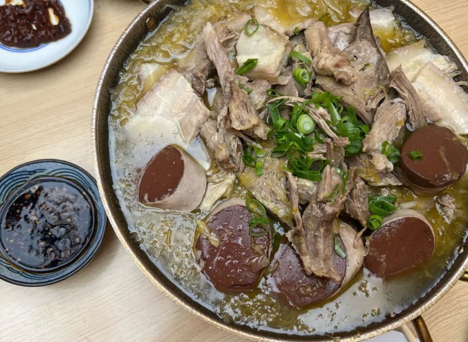 三只猪东北杀猪菜(佟江小学店)