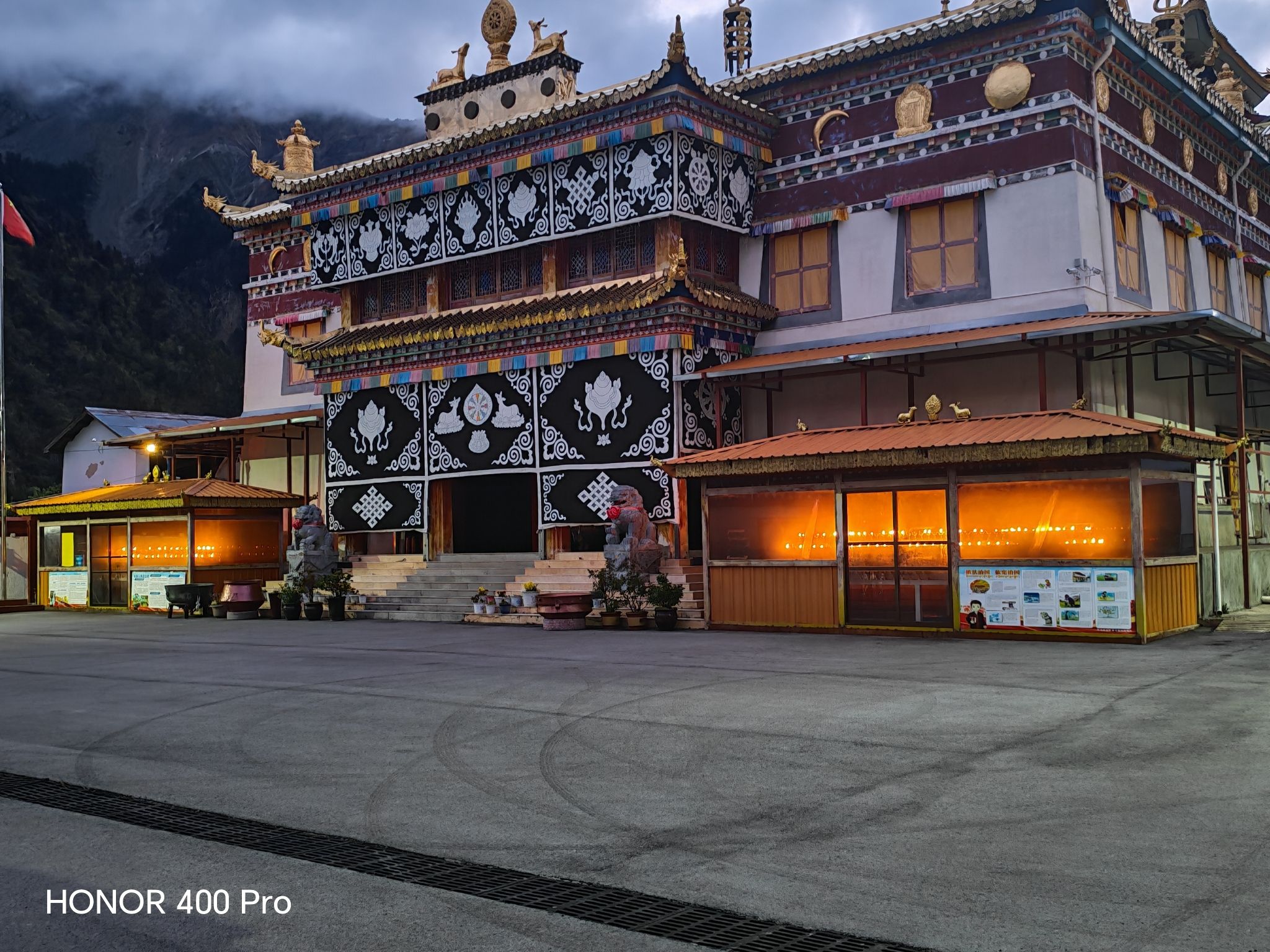 噶丹德钦林寺实景照片