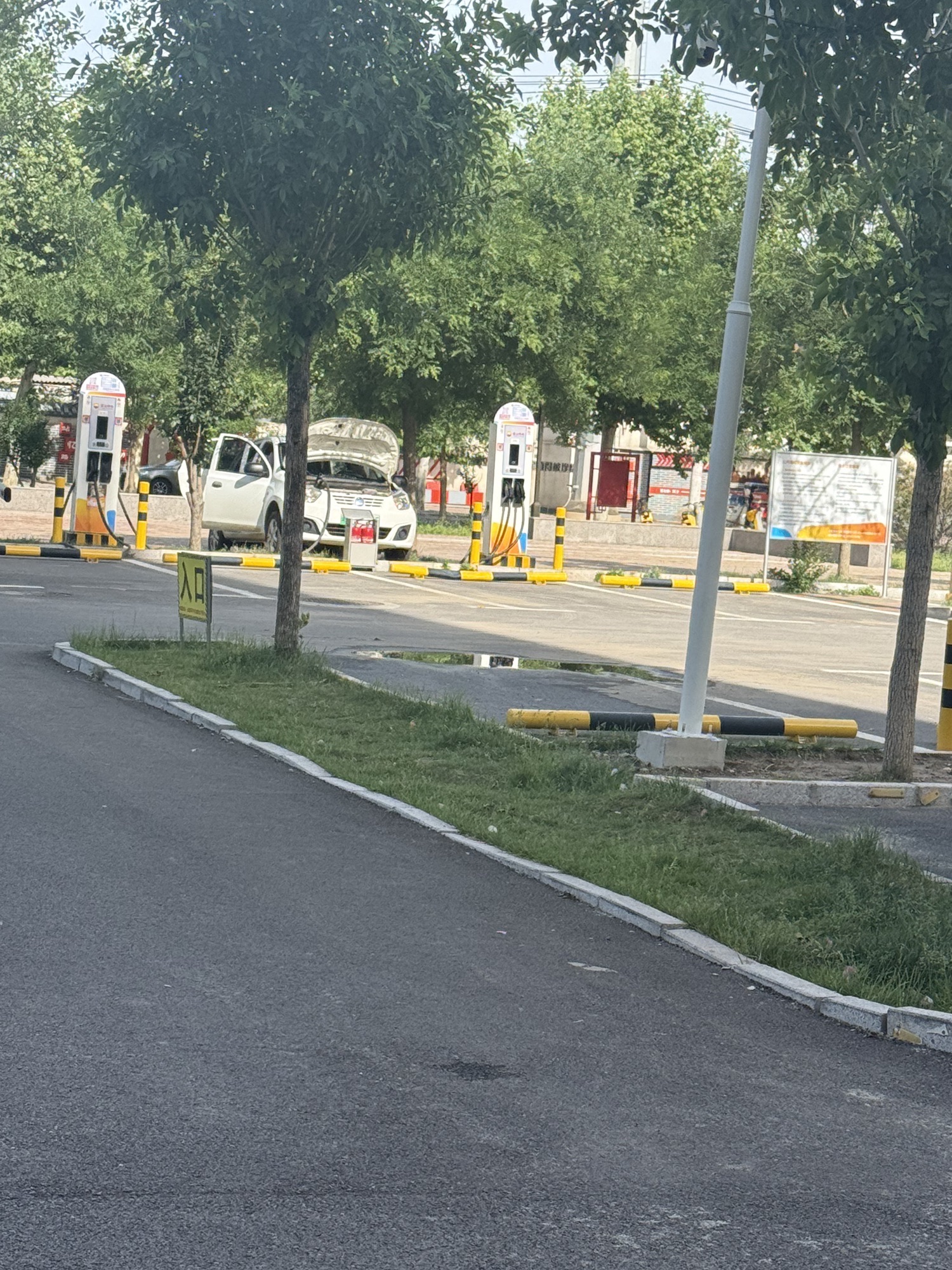 中国石油深泽县维也纳酒店充电站