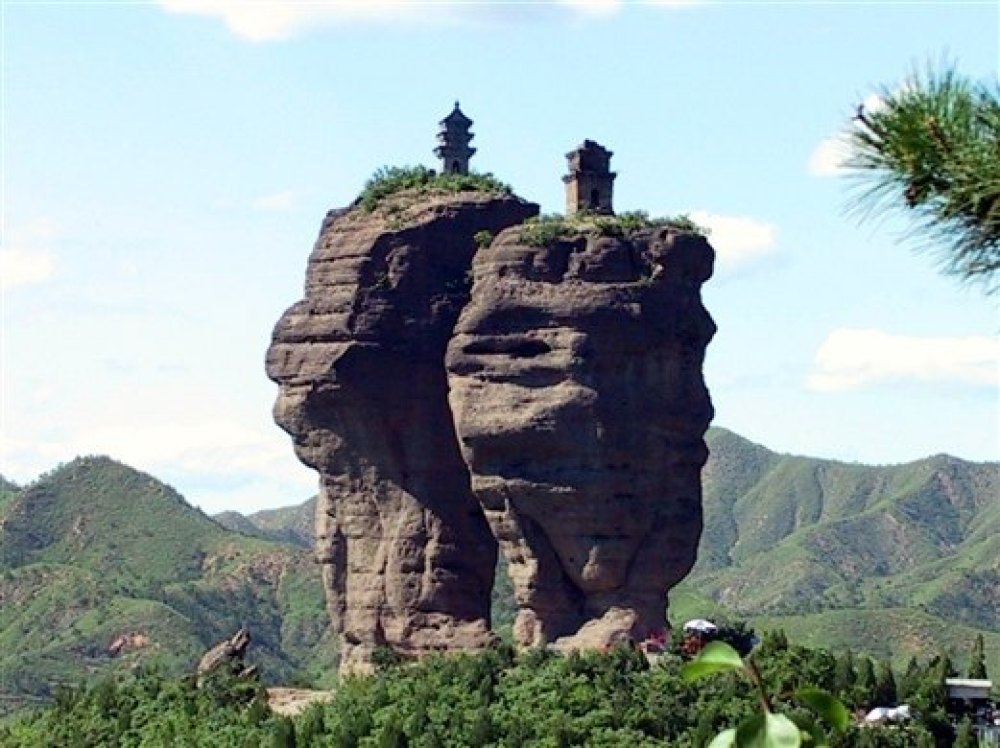 双塔山景点图片