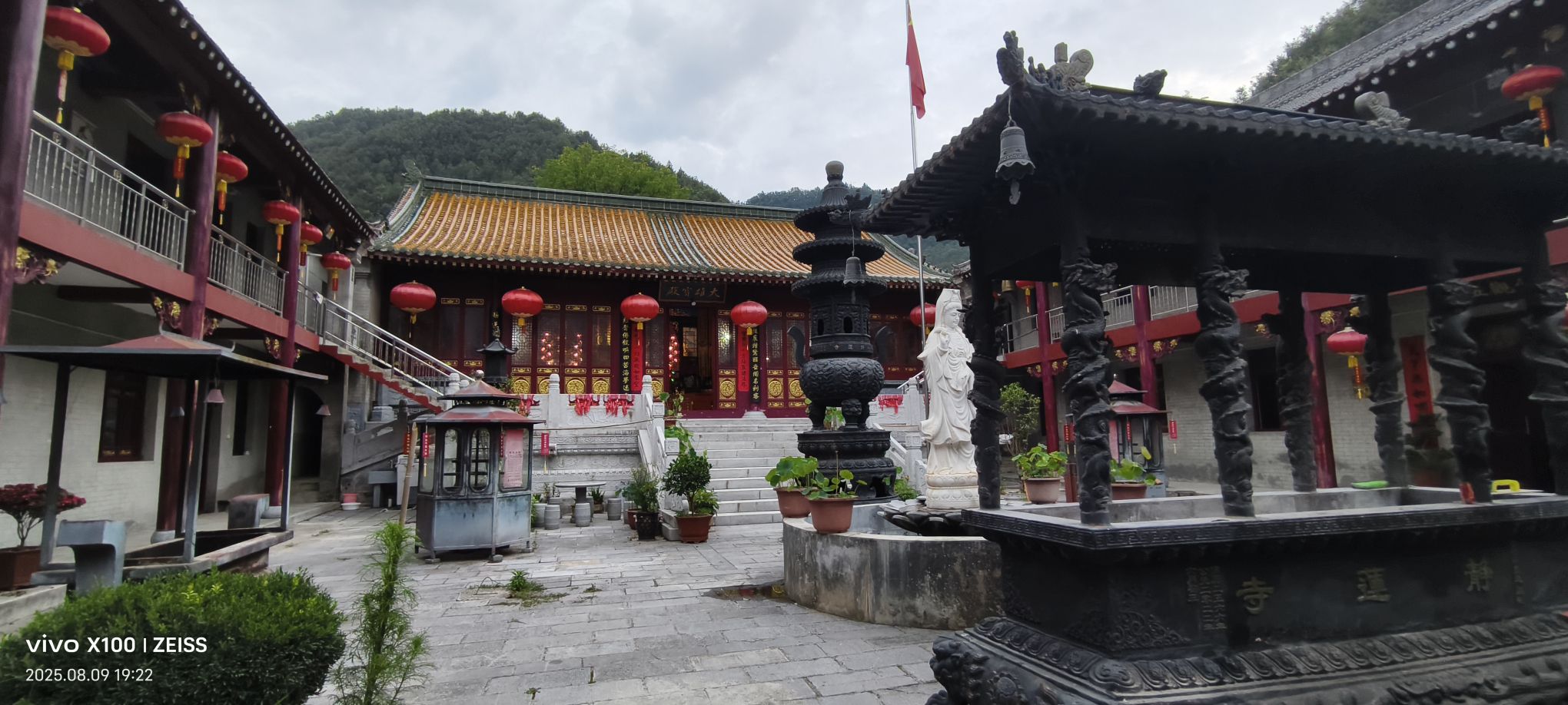 静莲寺实景照片