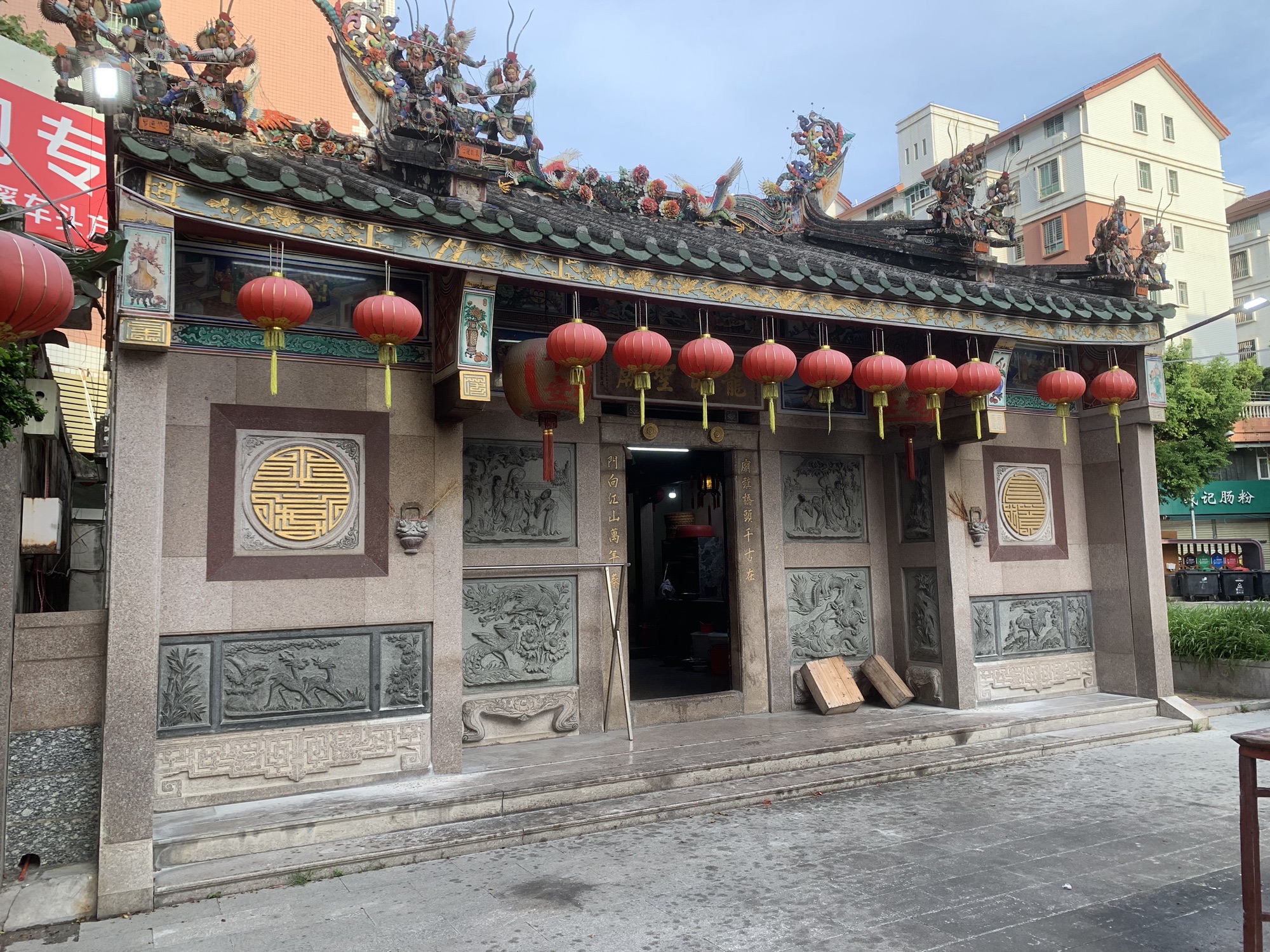 龙母圣庙实景照片
