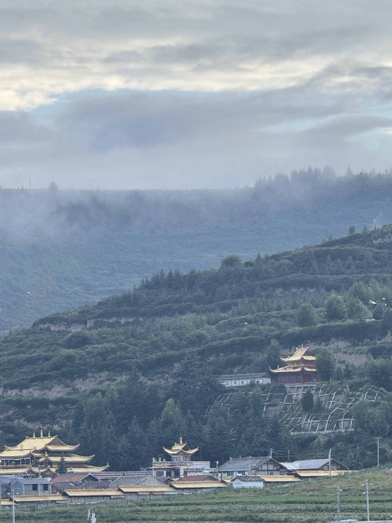 山巴寺院实景照片