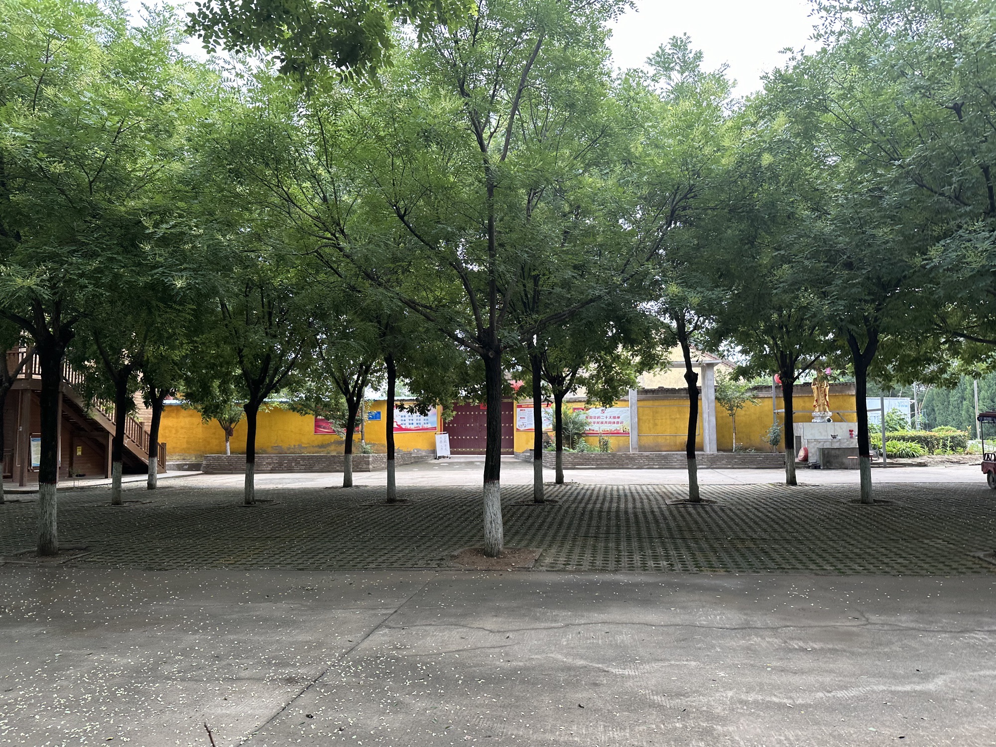 龙华古寺实景照片