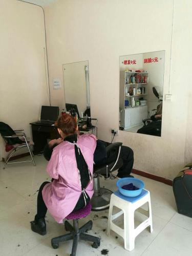 结缘剪吧(兴垣小区店)内部环境