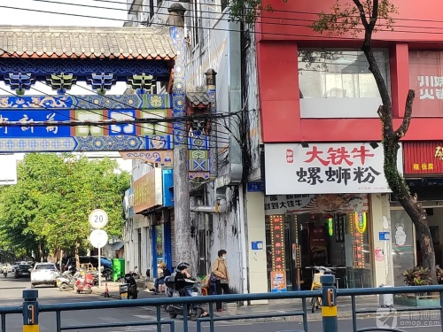 融柳大铁牛螺蛳粉(万新街店)