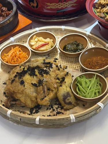 俏毛驴·蒸饺·创意阳泉菜