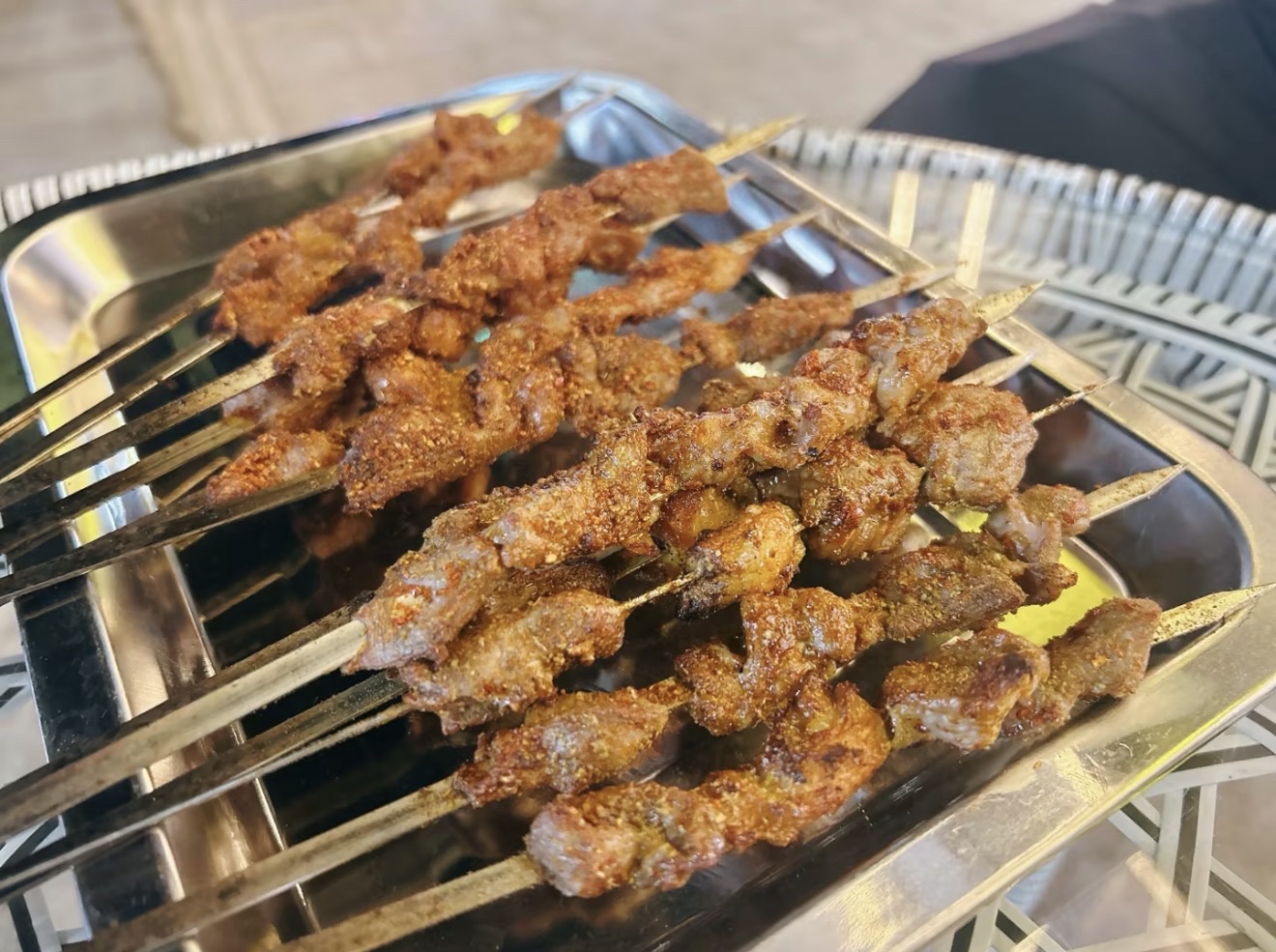 大漠牧歌手抓美食城