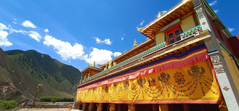 阿旺寺实景照片