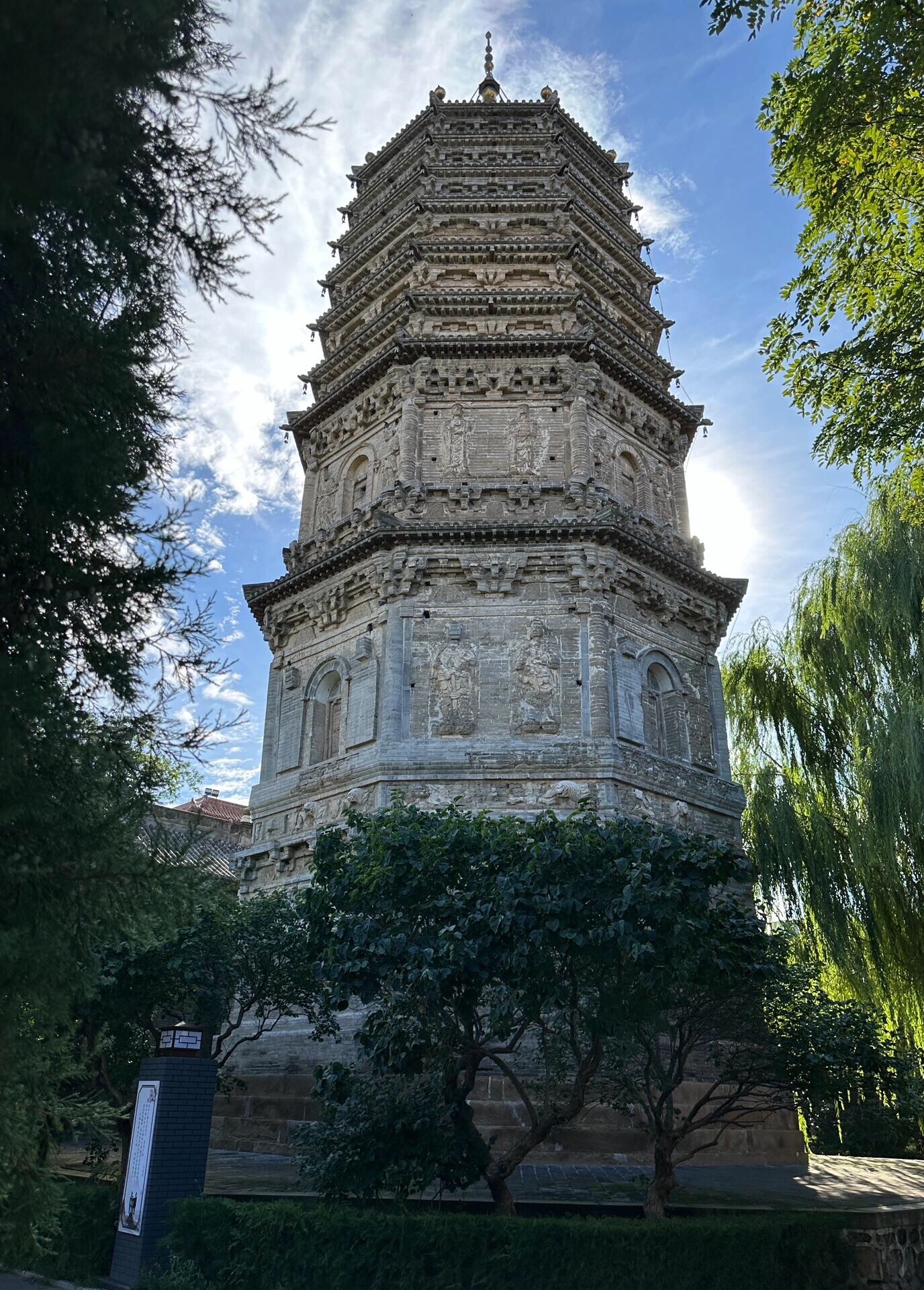 精严禅寺佛塔实景照片