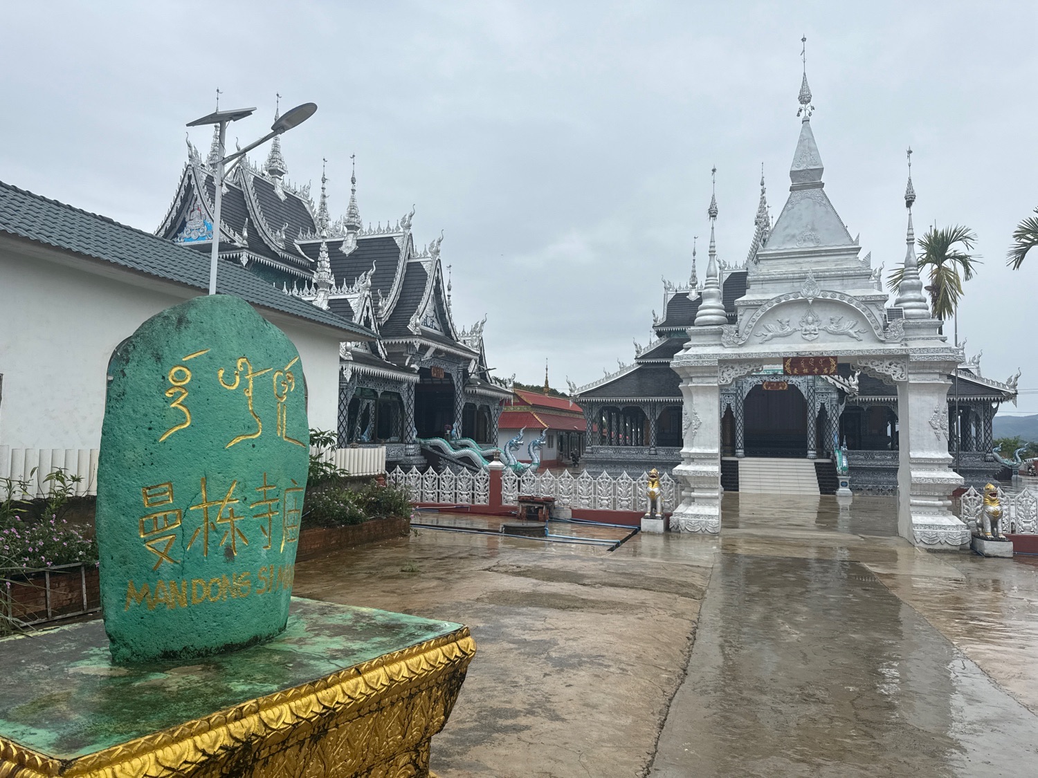 曼栋寺庙实景照片