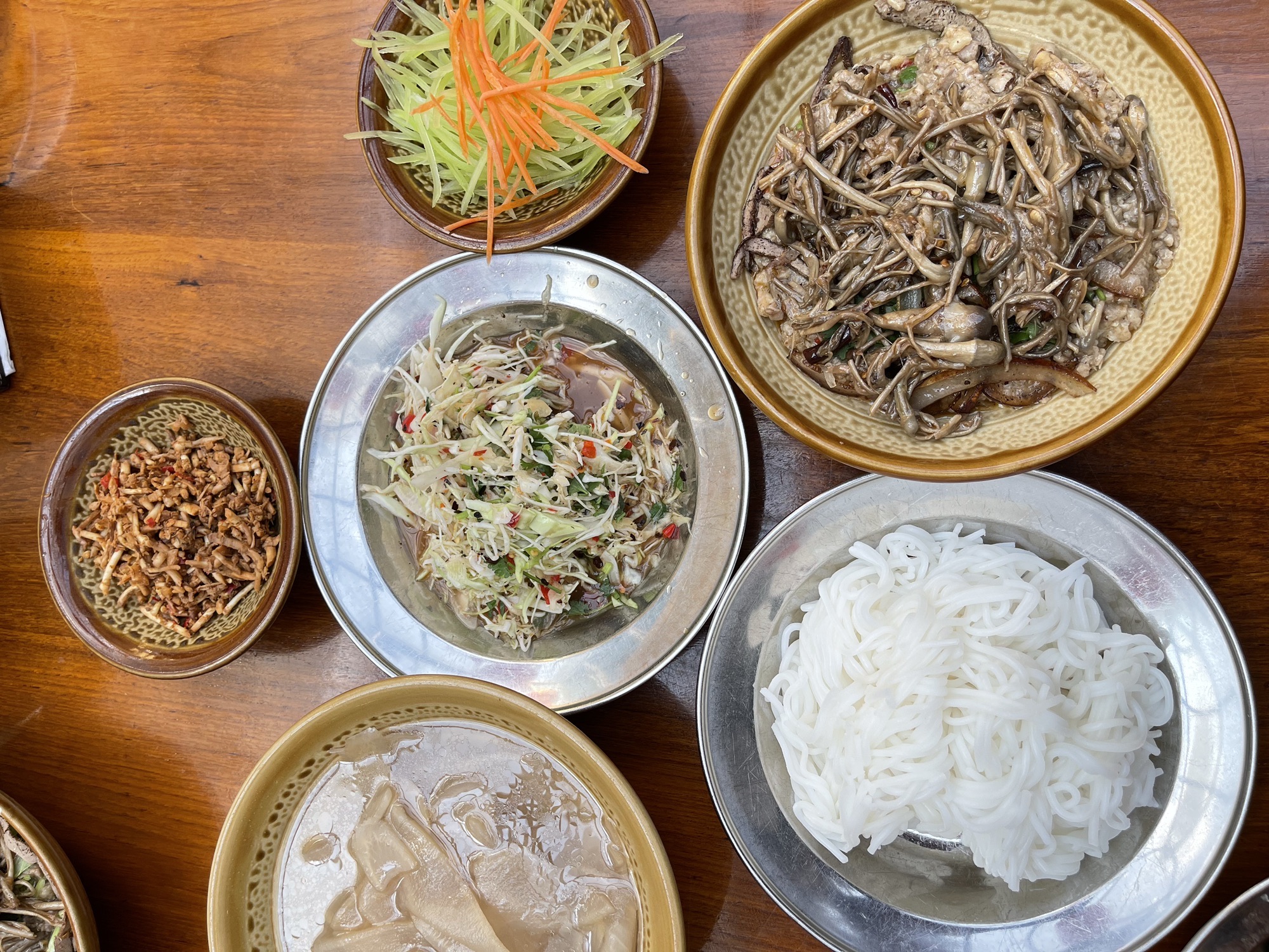 中缅友谊米线店