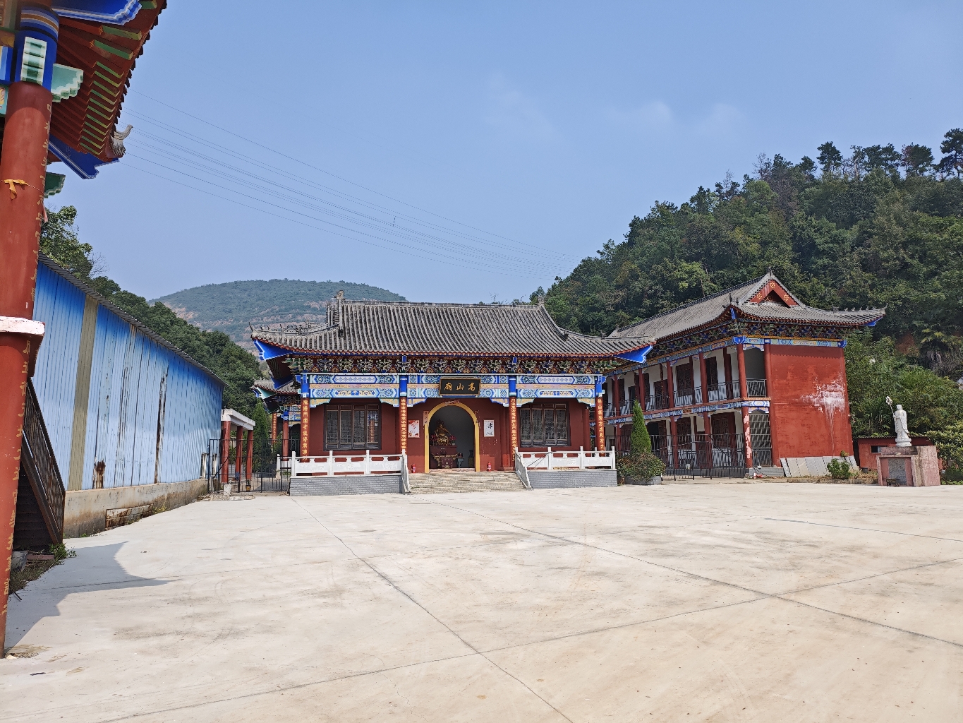 高山庙实景照片