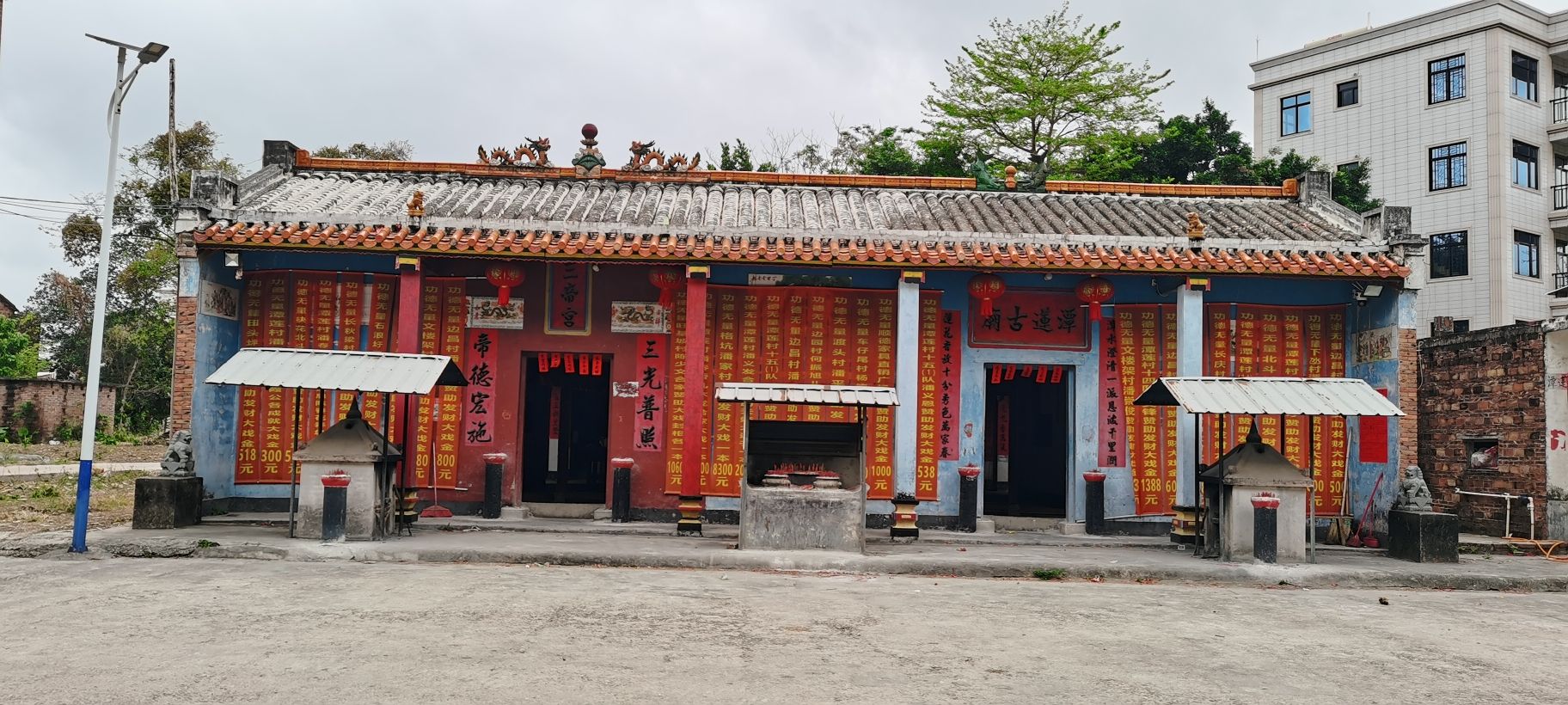 潭莲古庙实景照片