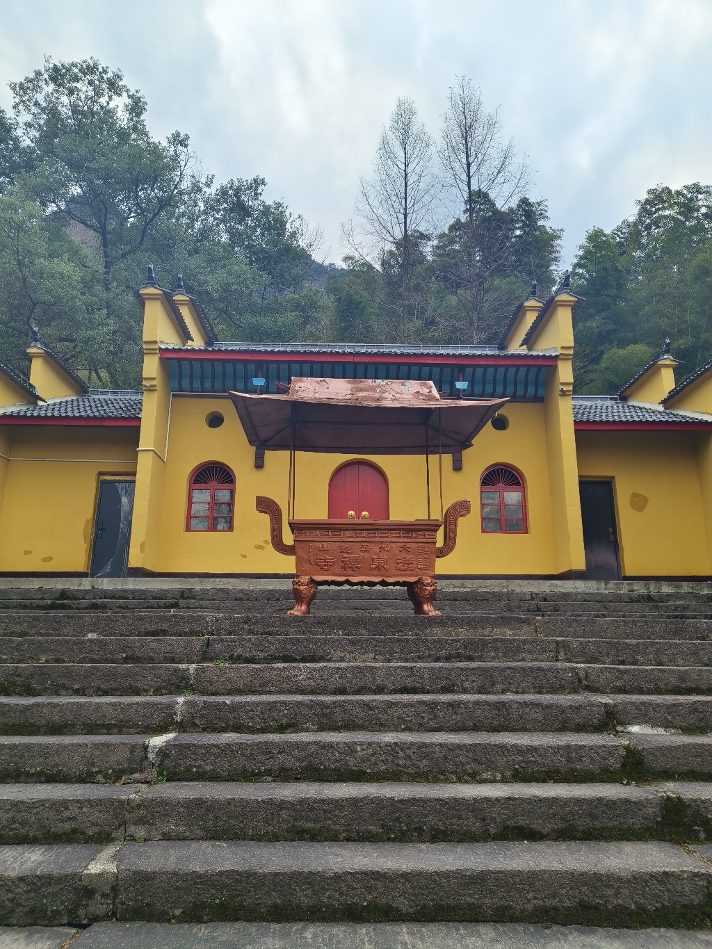 九子岩风景区湧泉禅寺实景照片