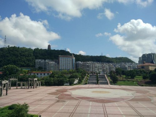 红岩子广场旅行图片 1