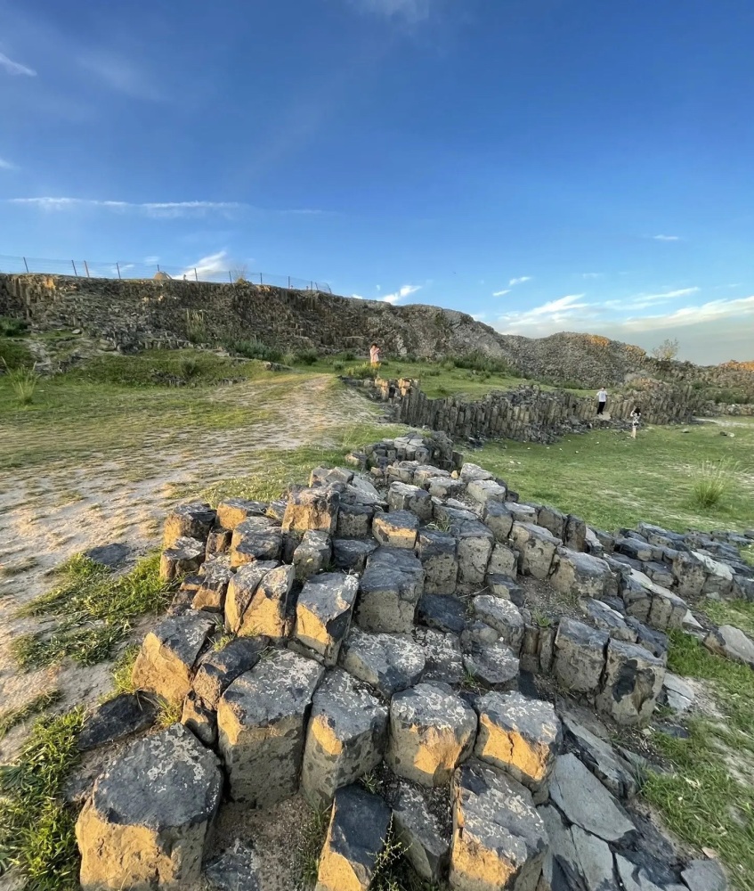 谷力脑包火山地质遗迹景点图片