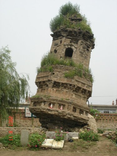 前卫歪塔旅行图片 2