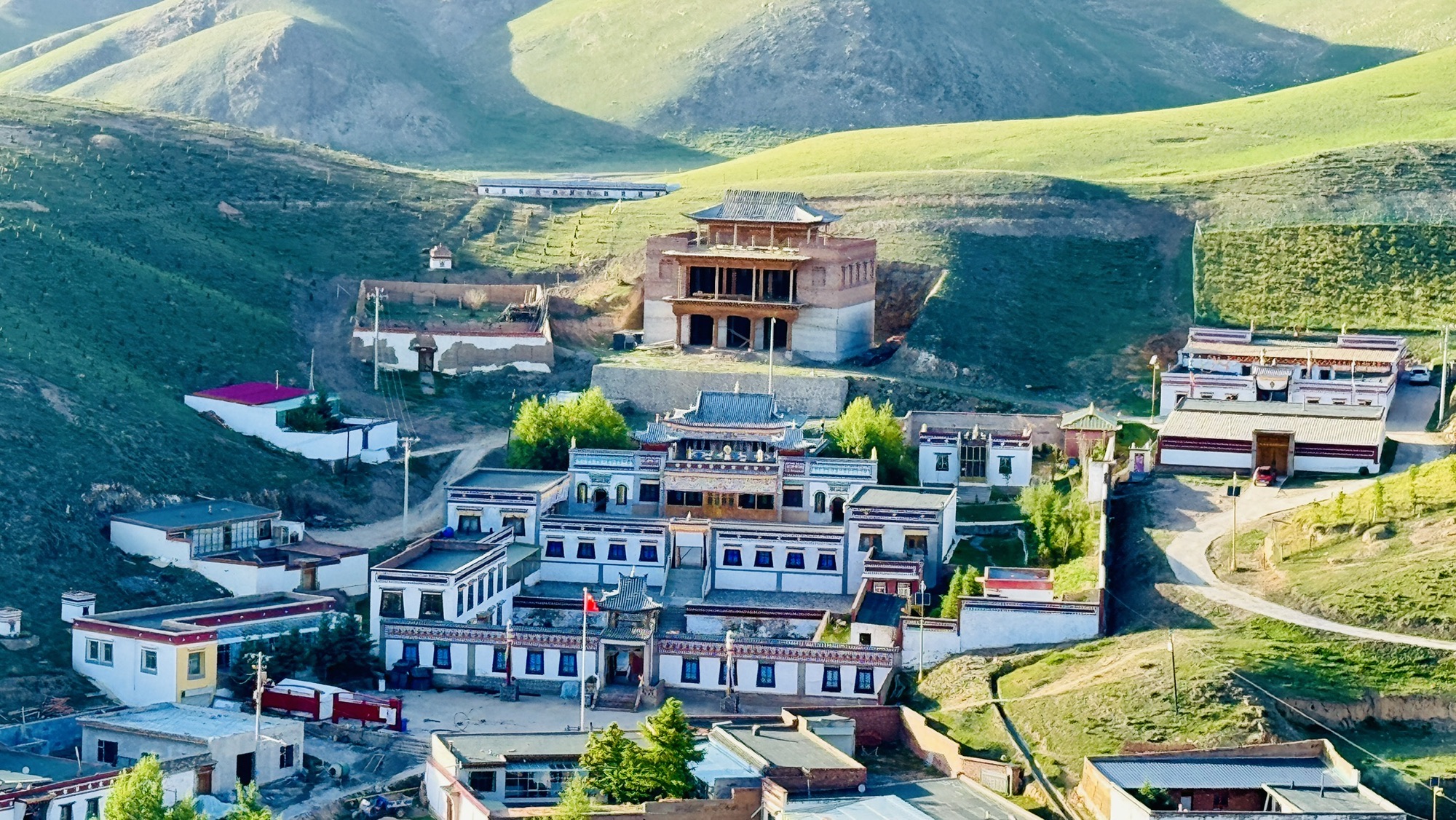 拉茂伟日佛海寺实景照片