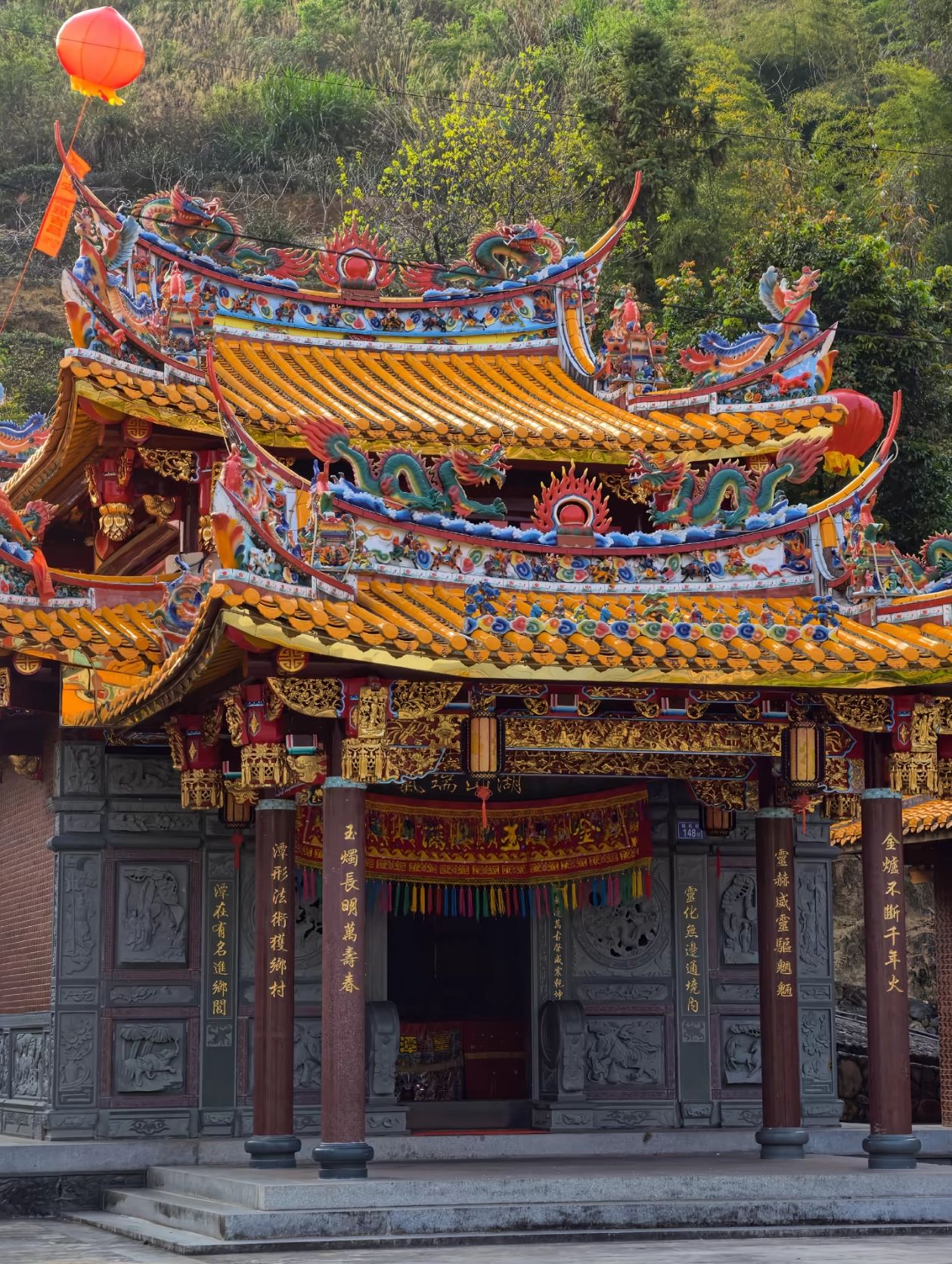 灵潭殿实景照片