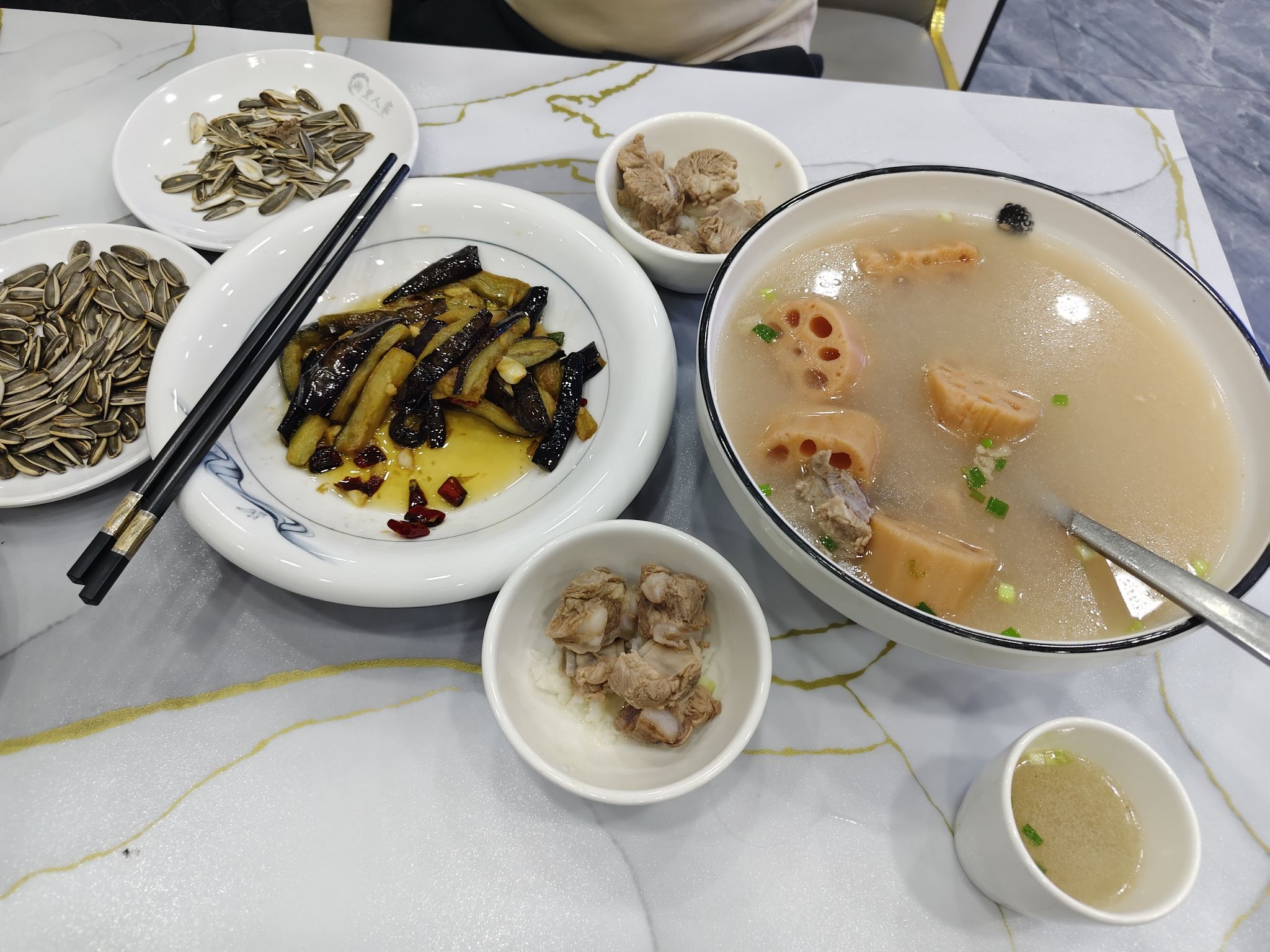 常湘聚湘菜馆