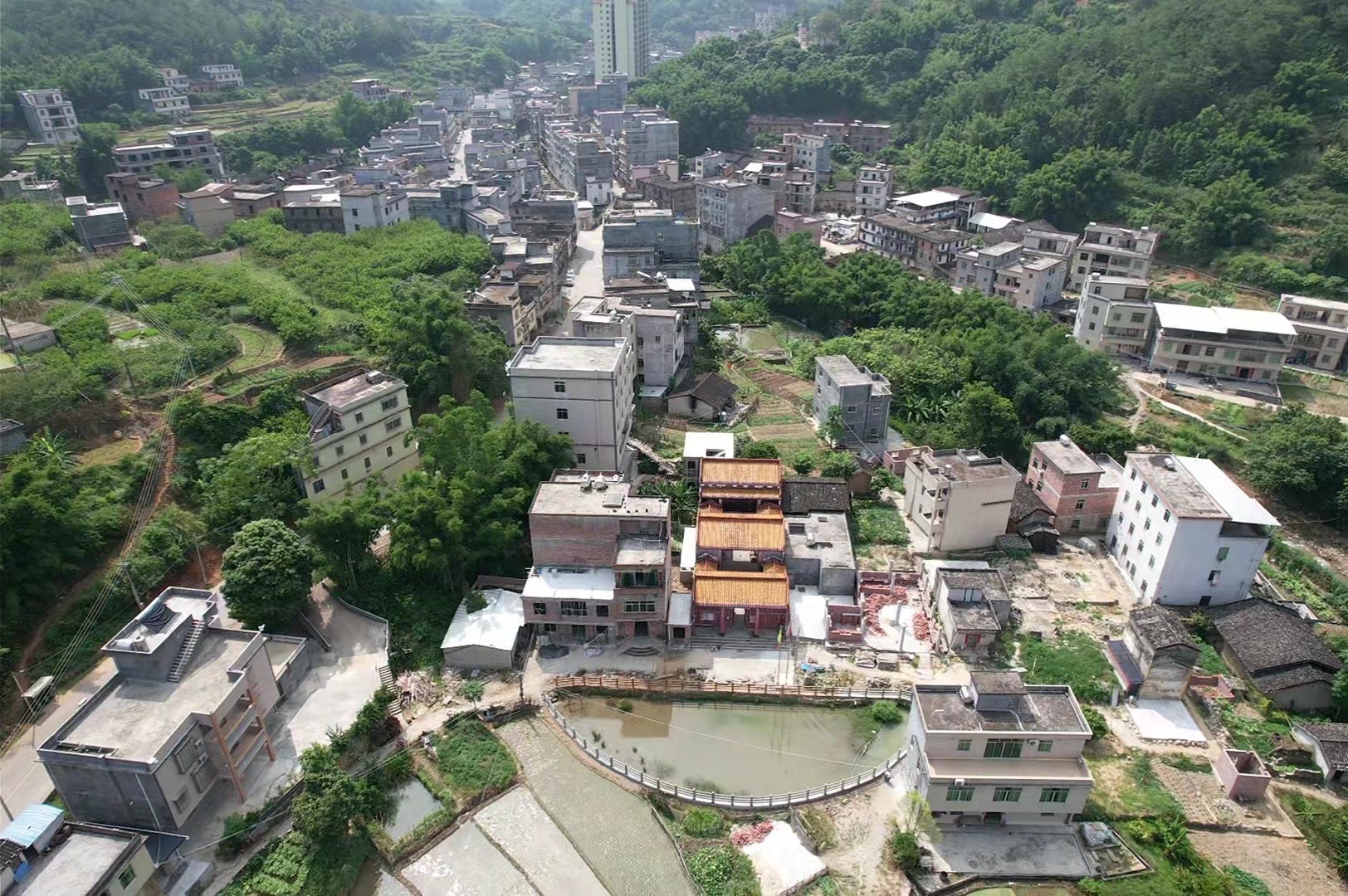 信宜市洪冠镇洪冠经相龙氏祖祠实景照片