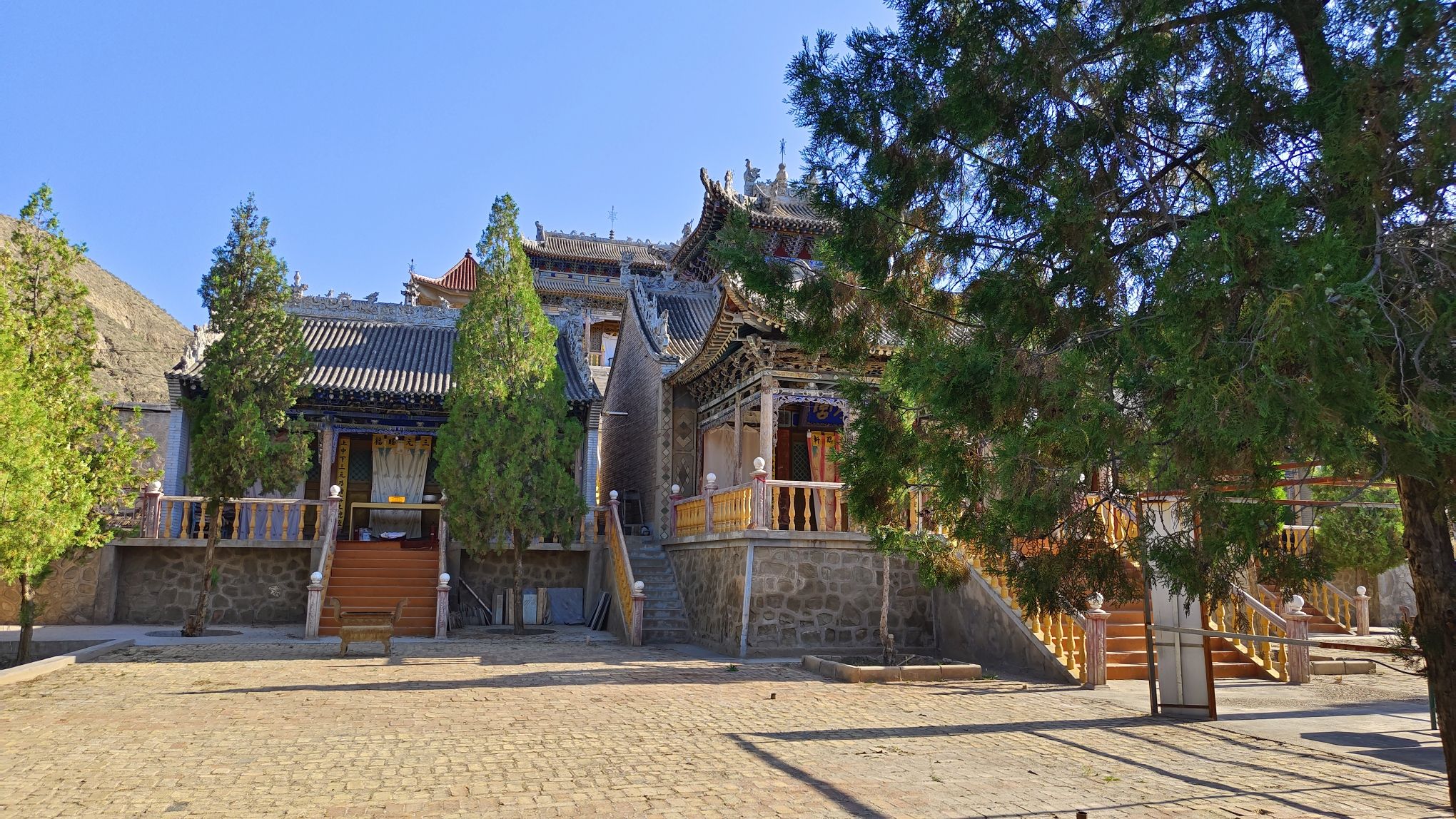 九龙朝凤寺实景照片
