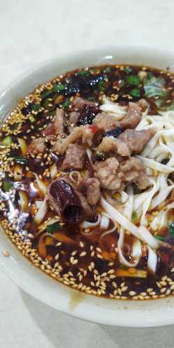 鸿达美食羊肉面