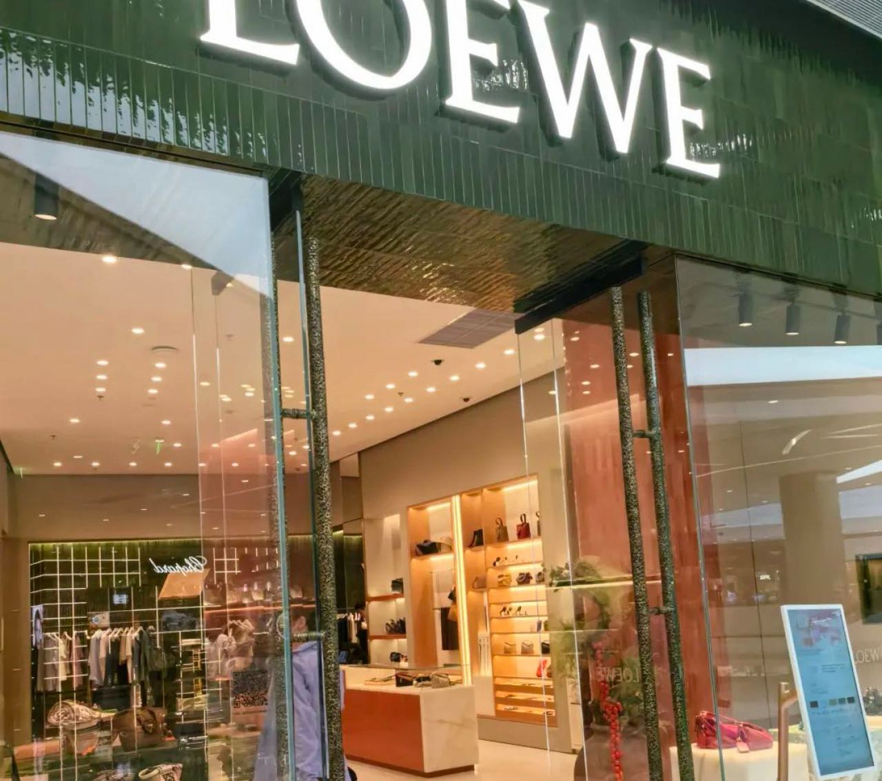 LOEWE罗意威(cdf三亚国际免税城C区店)