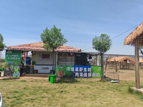 东里寺憨女涮烤广场门店外观