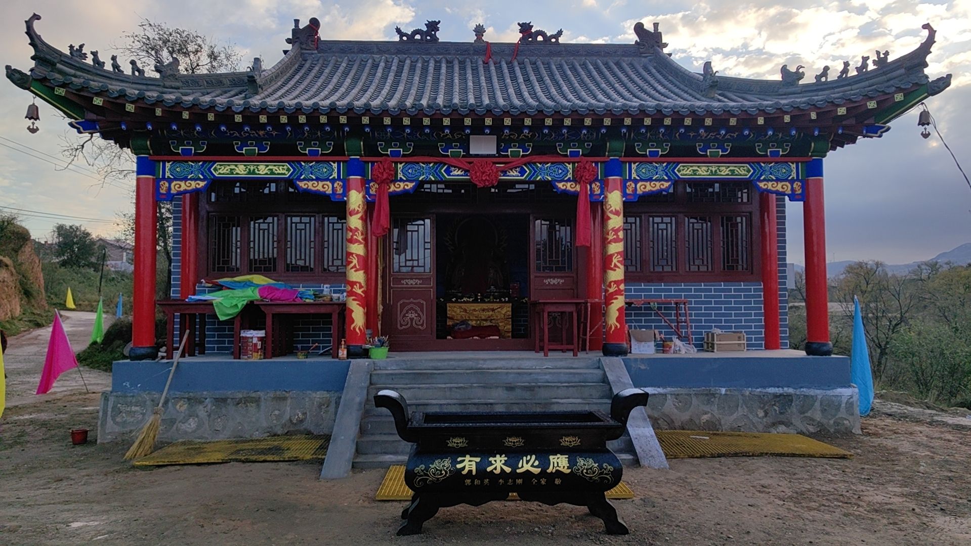 沙塄河乡前圪塔峰村龙王庙实景照片