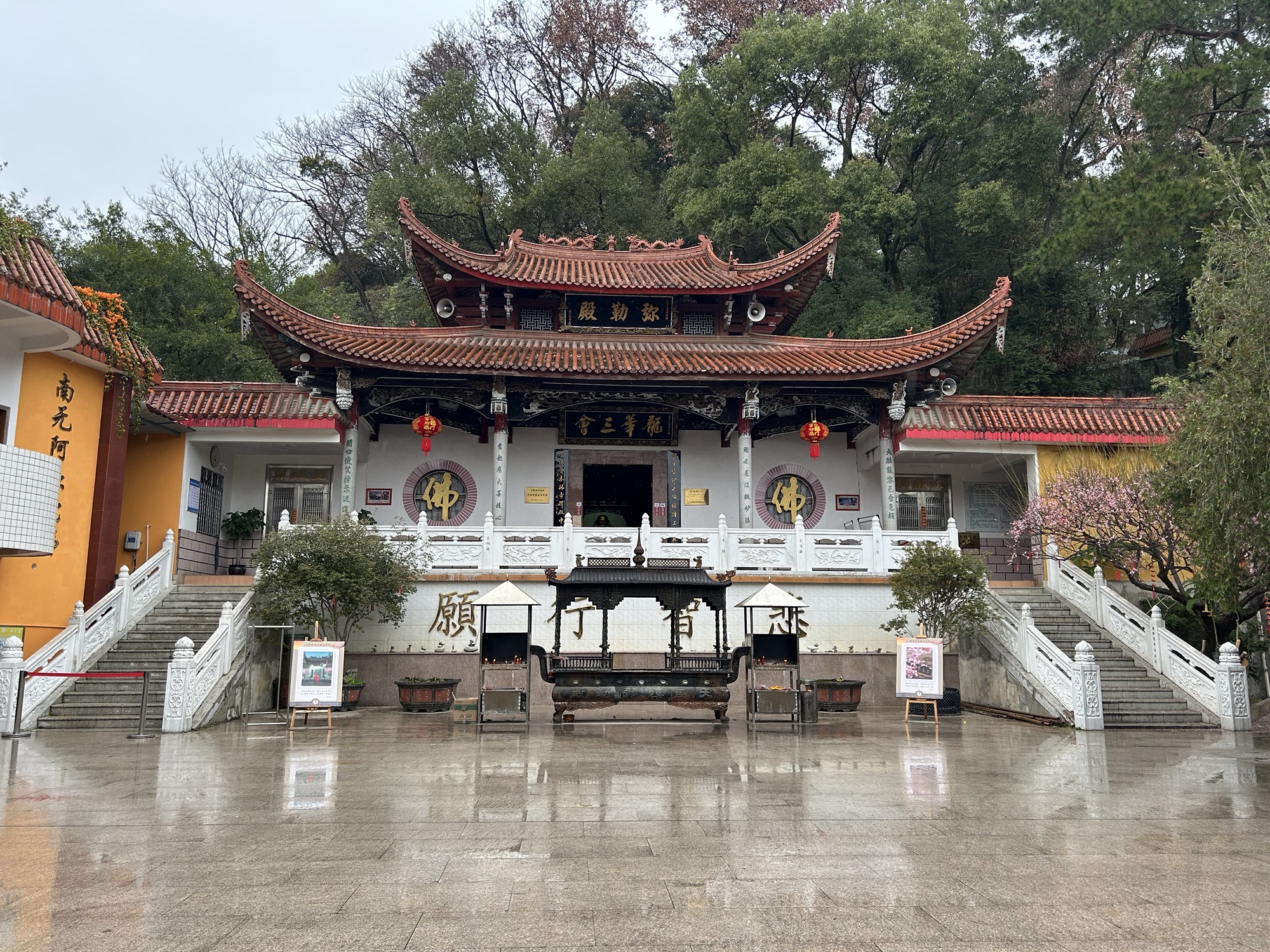 弥勒殿实景照片