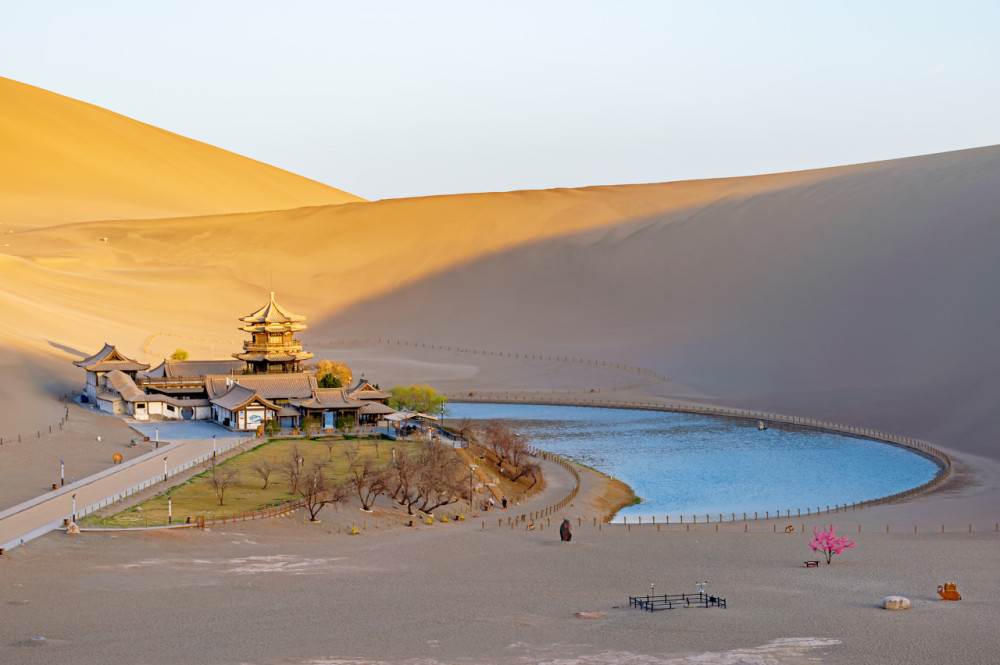 鸣沙山月牙泉景点图片