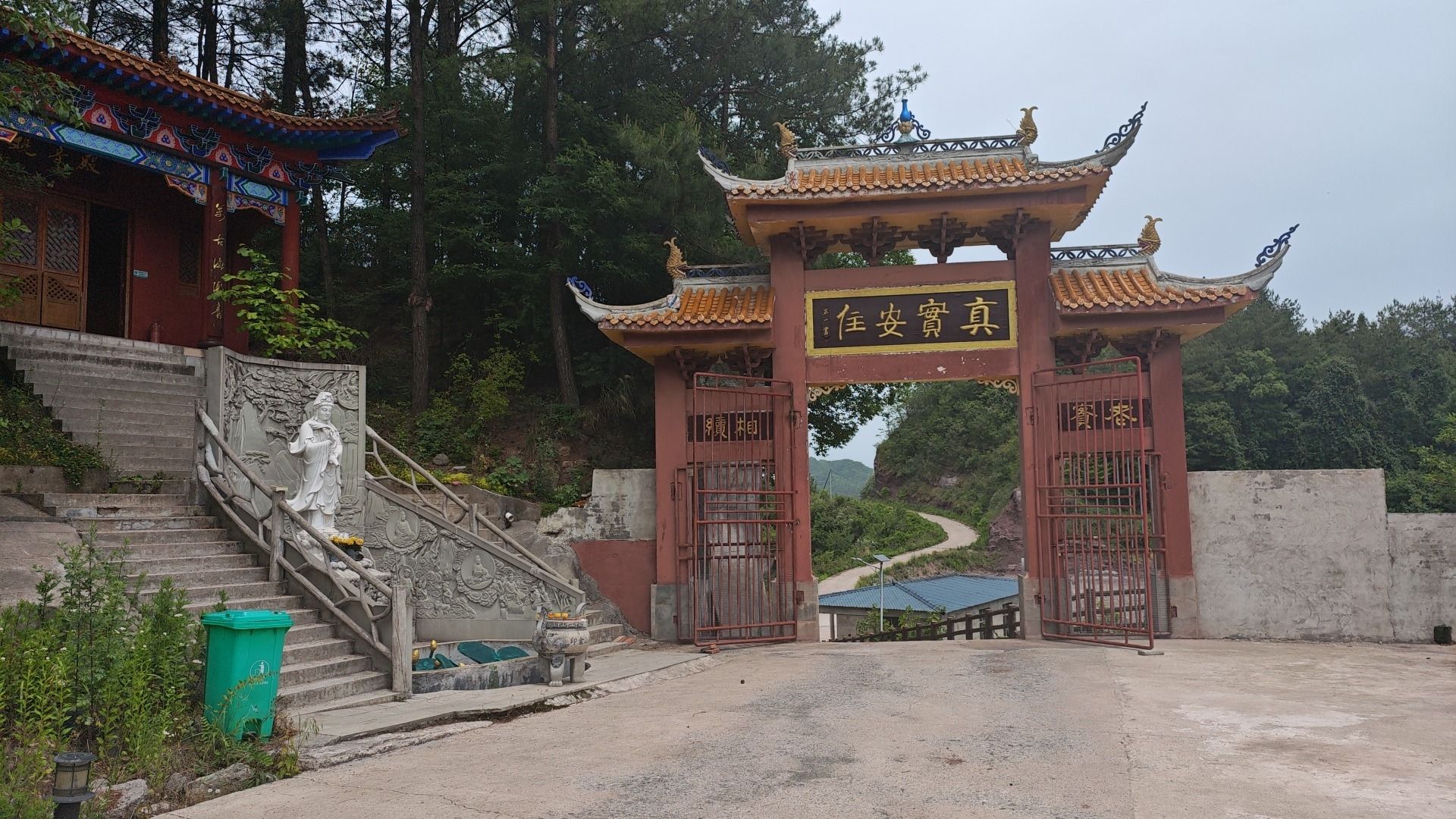 印盒山寺实景照片