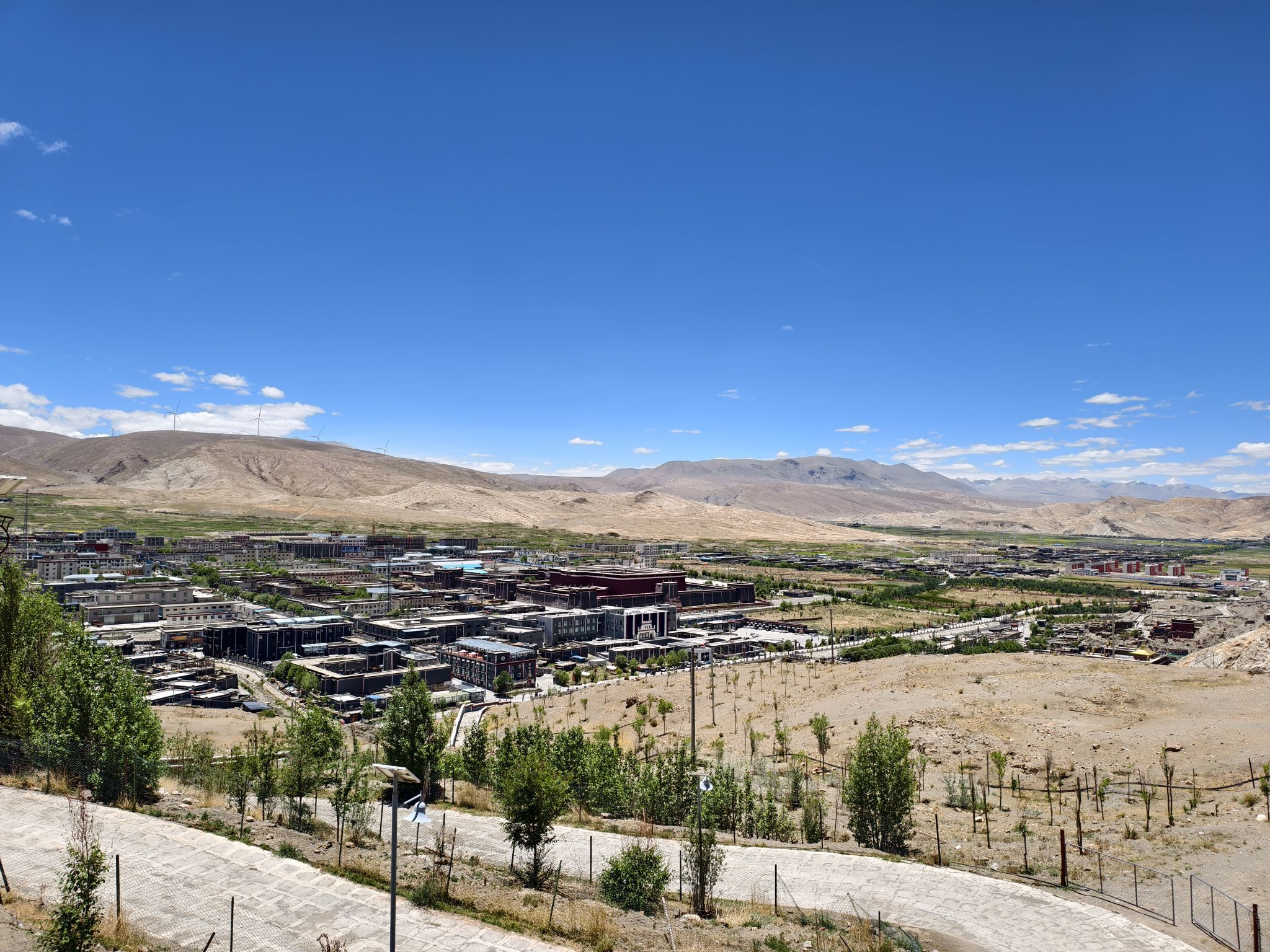 萨迦县萨迦镇仁青岗寺实景照片