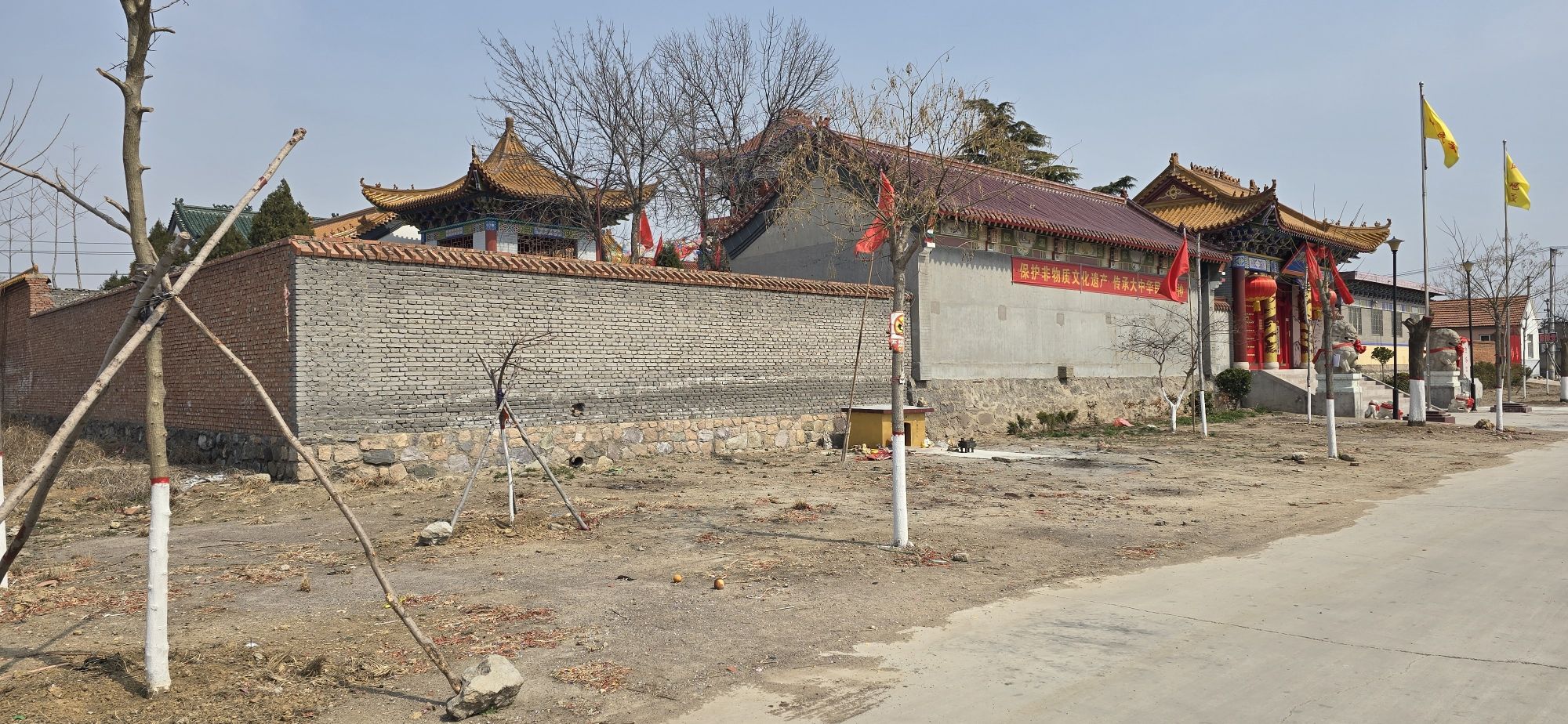 白塔阁庙实景照片