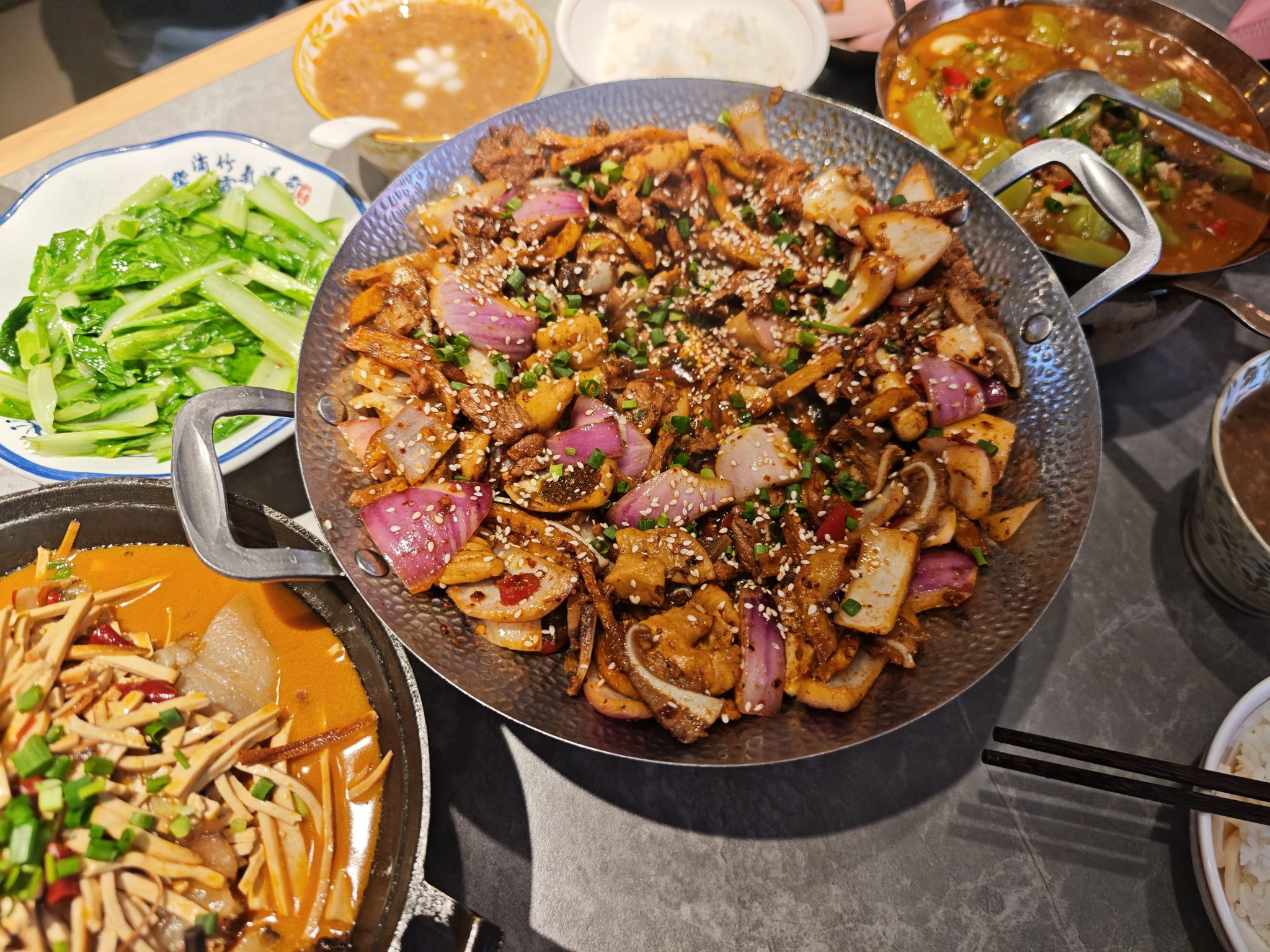 李憨憨三下锅(天门山索道店)