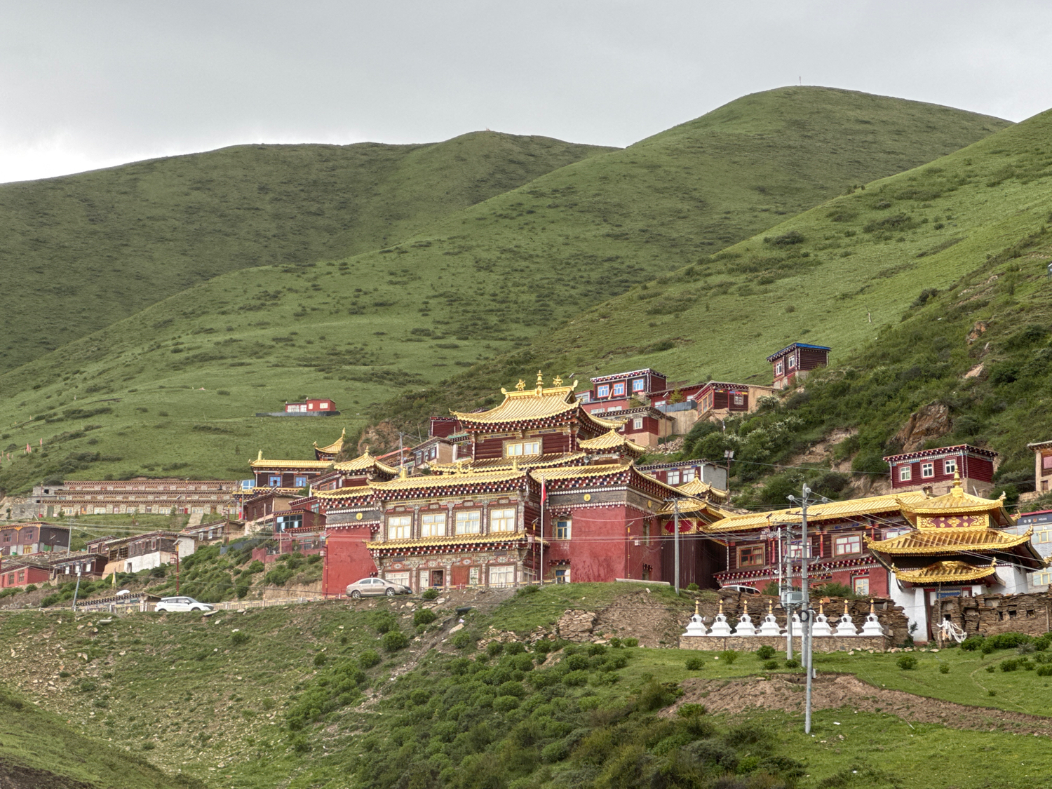 洞呷寺实景照片