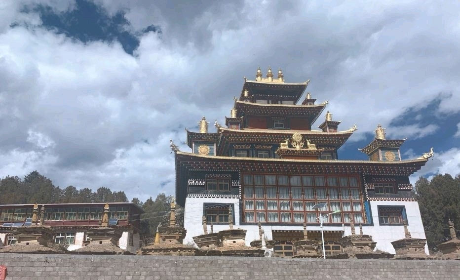 类乌齐寺实景照片