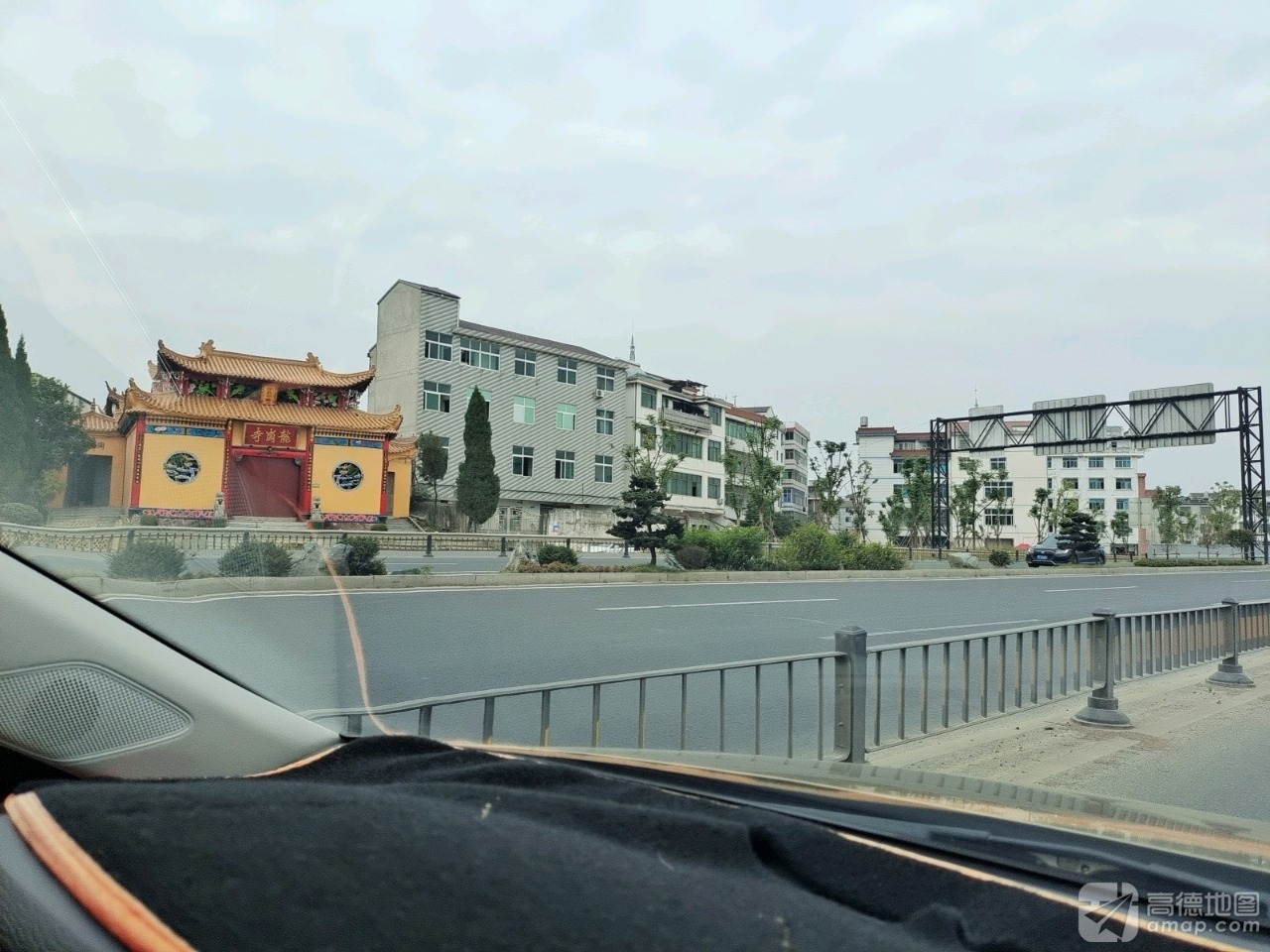 龙岗寺实景照片