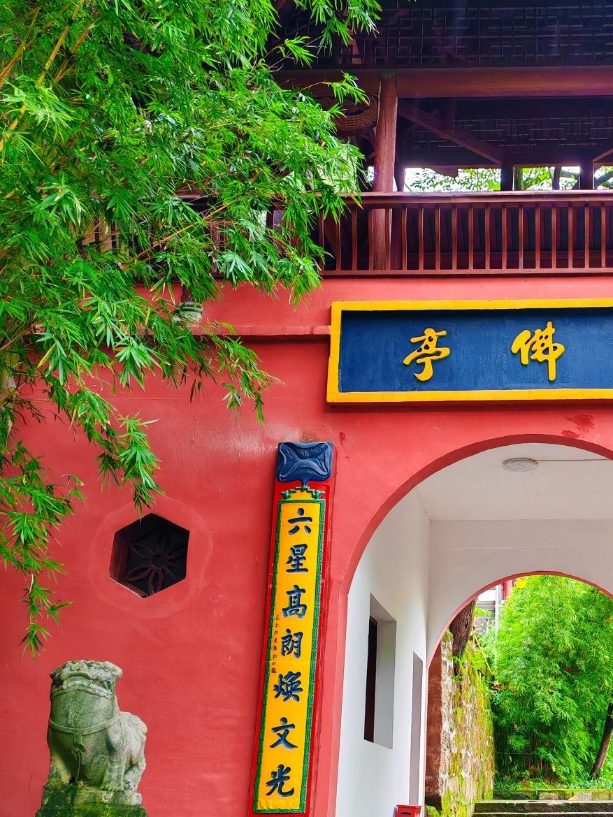 皇泽寺摩崖造像实景照片